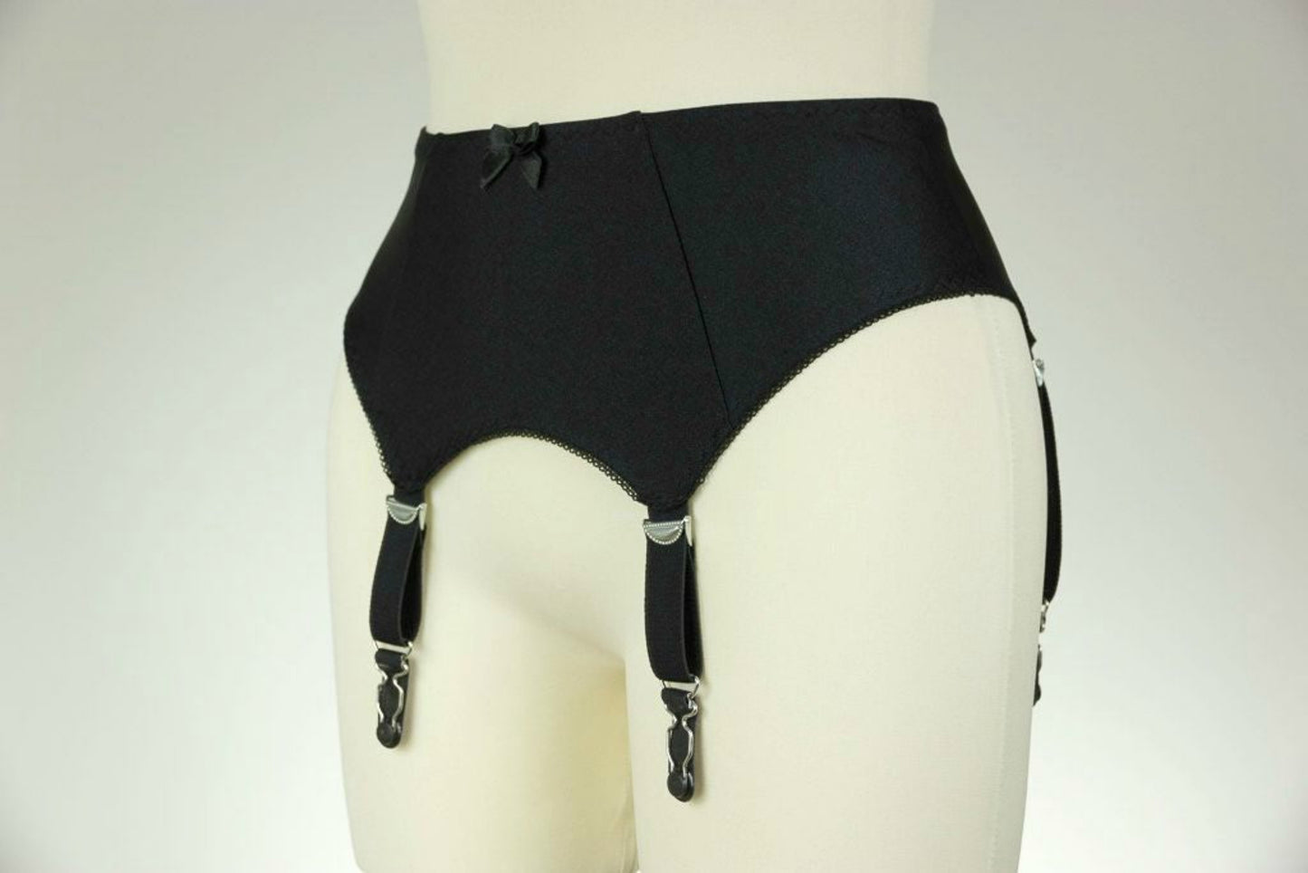 black classic retro style 4 strap Greta garter belt