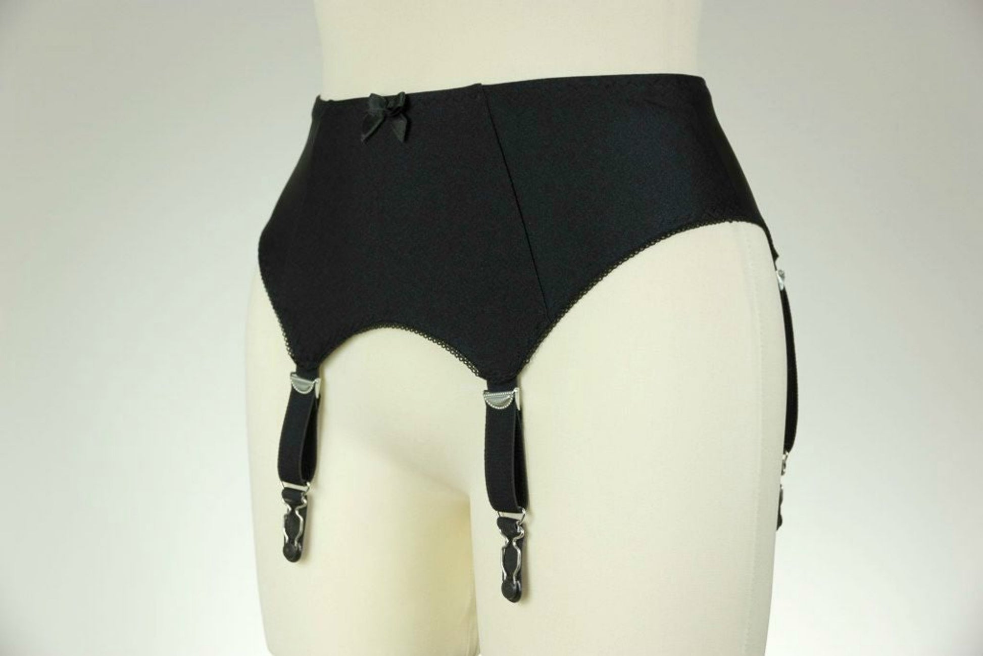 black classic retro style 4 strap Greta garter belt