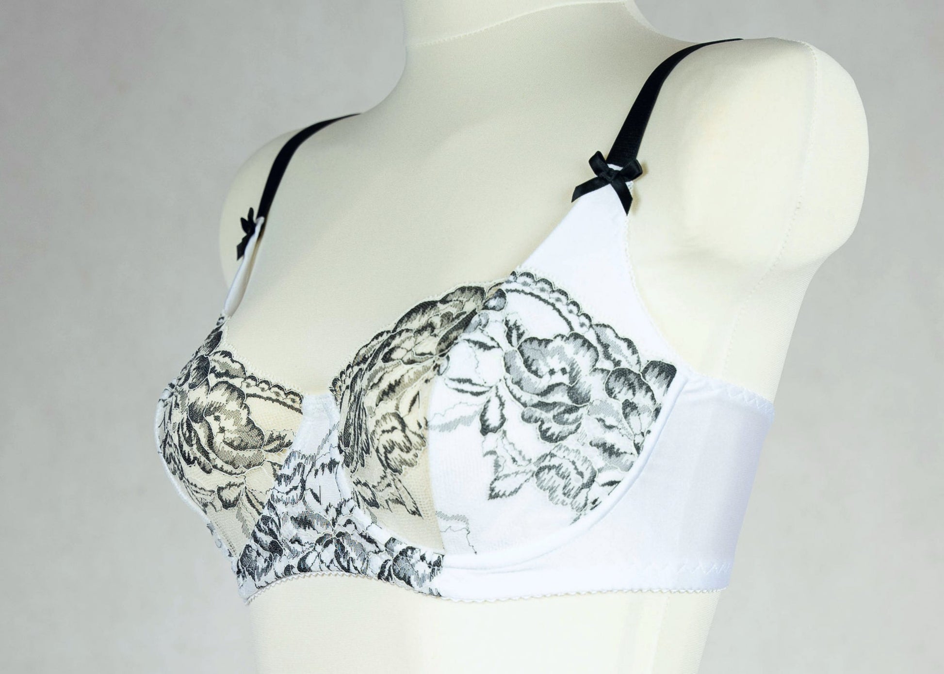 white and black lace soft cup bra, size US 34C or EU 75C, side view