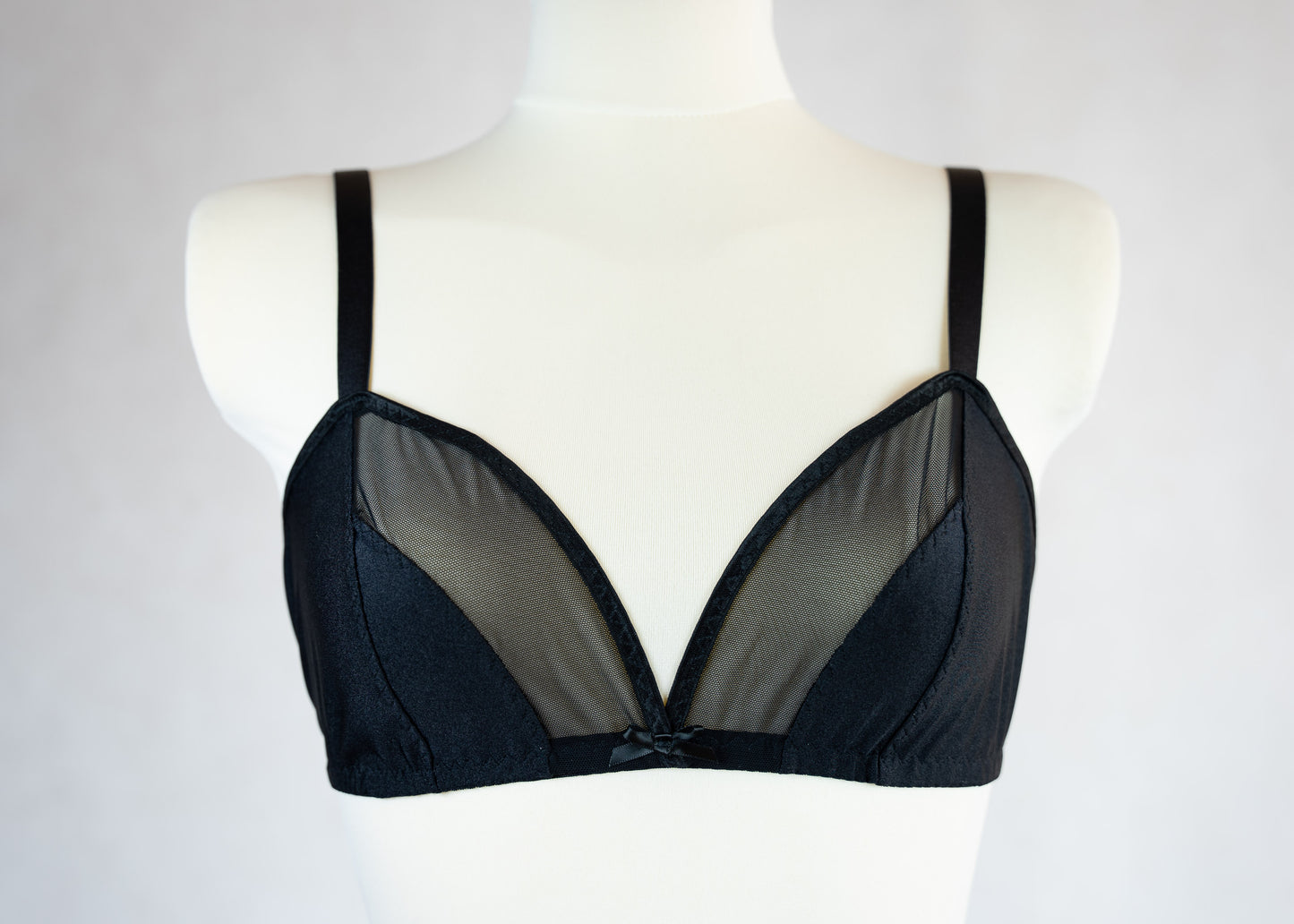 black wireless bra/bralette size 36C/or european size 80C