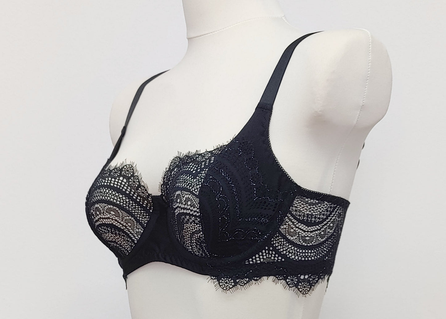 Black Lace ALICE Bra, size US 34B or EU 70B, side view