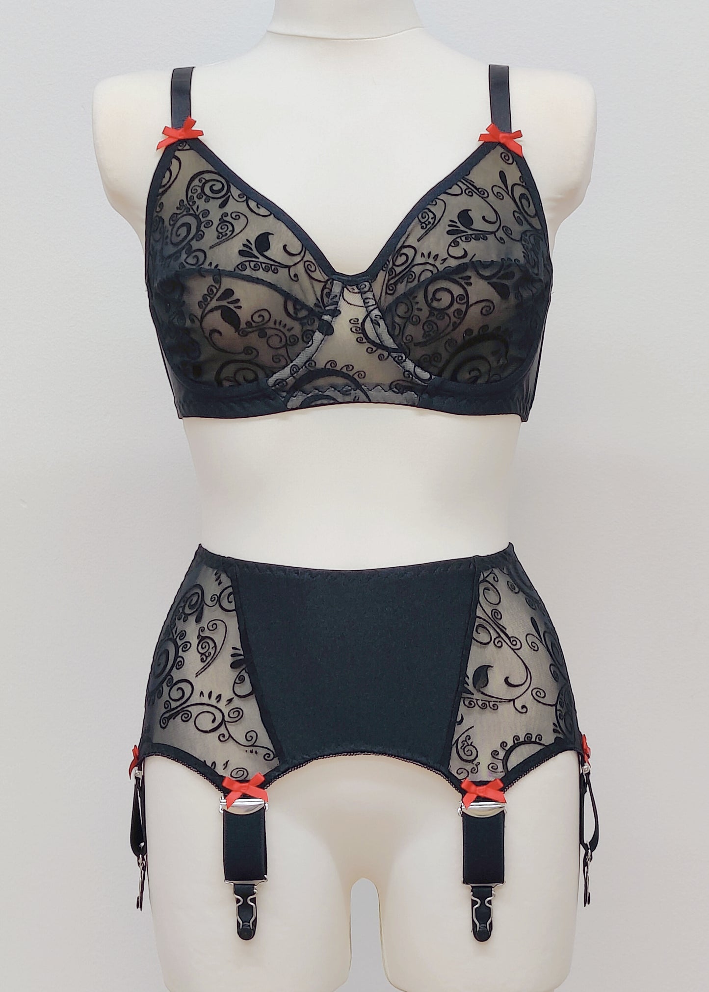 Black LOUISE Wide Strap Retro Style Garter Belt