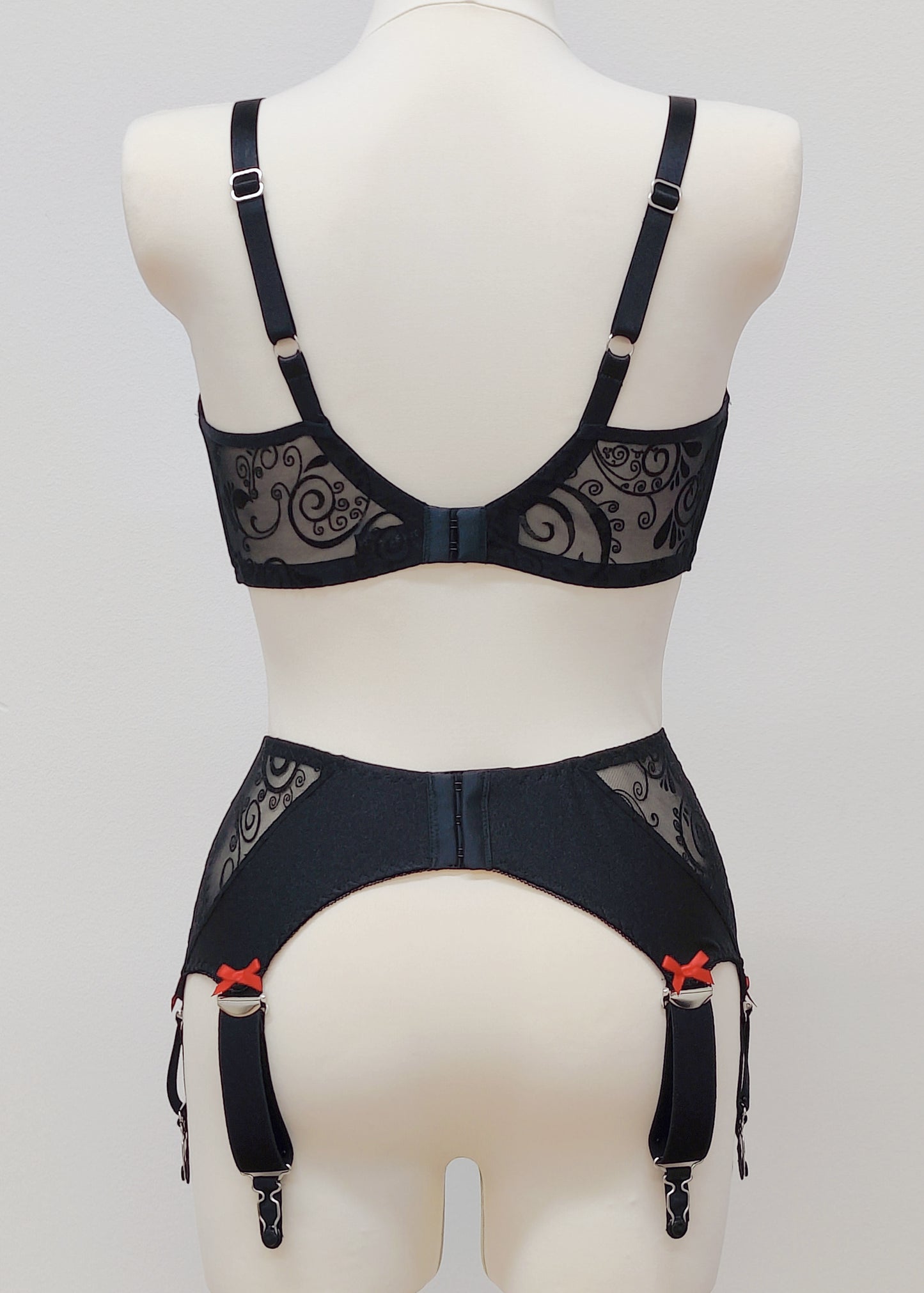 Black LOUISE Wide Strap Retro Style Garter Belt