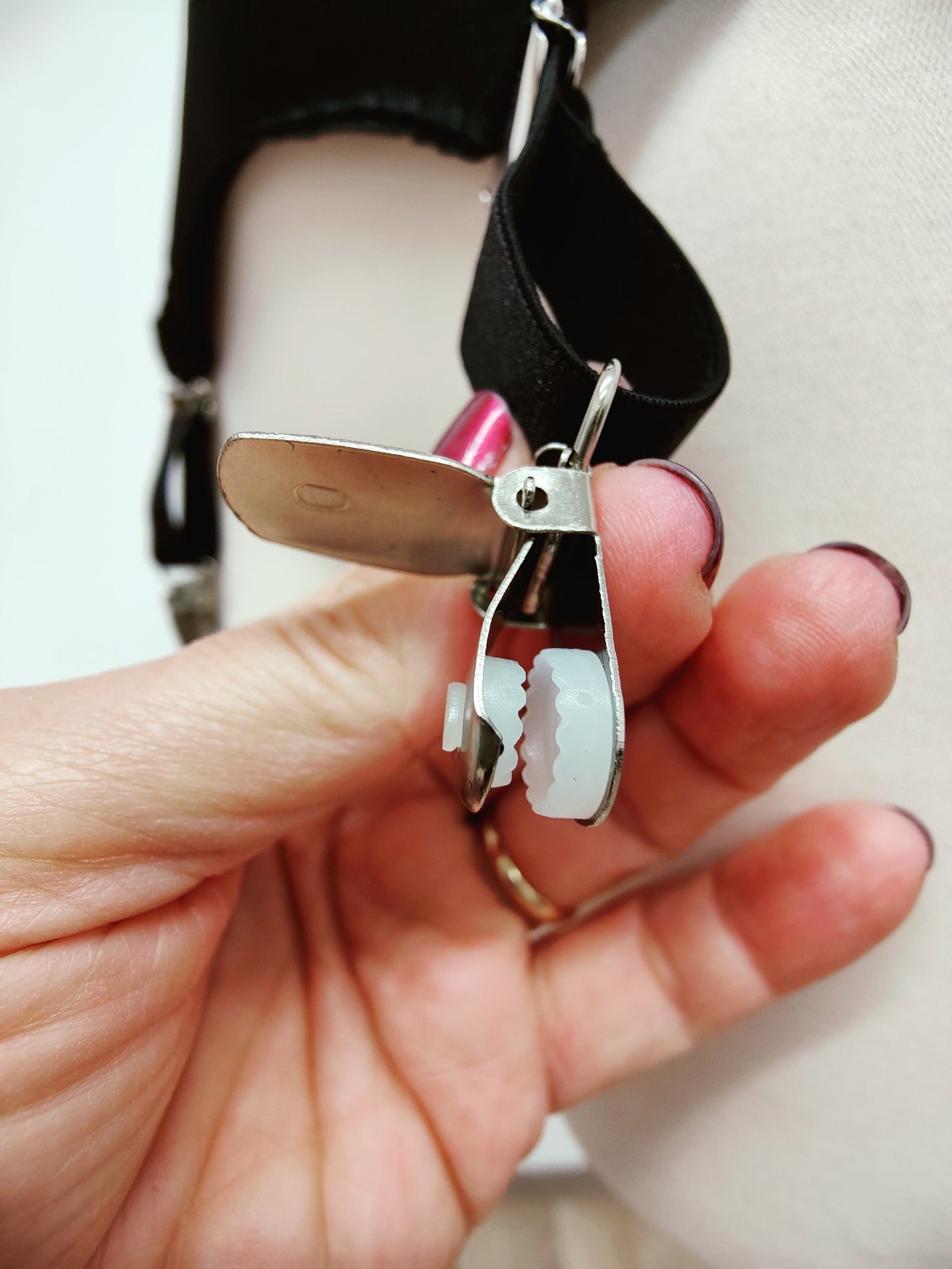 metal clips for garter suspender belts