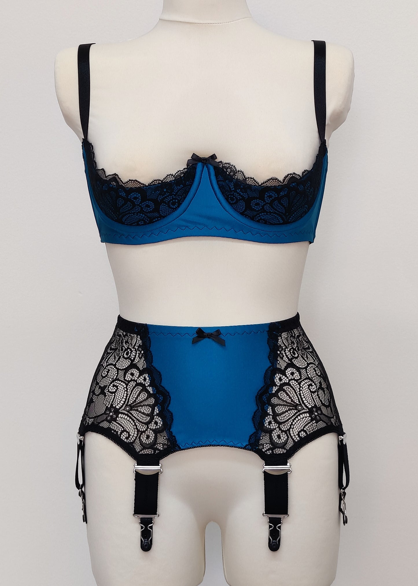 LUCY Quarter cup Lace bra in Colors
