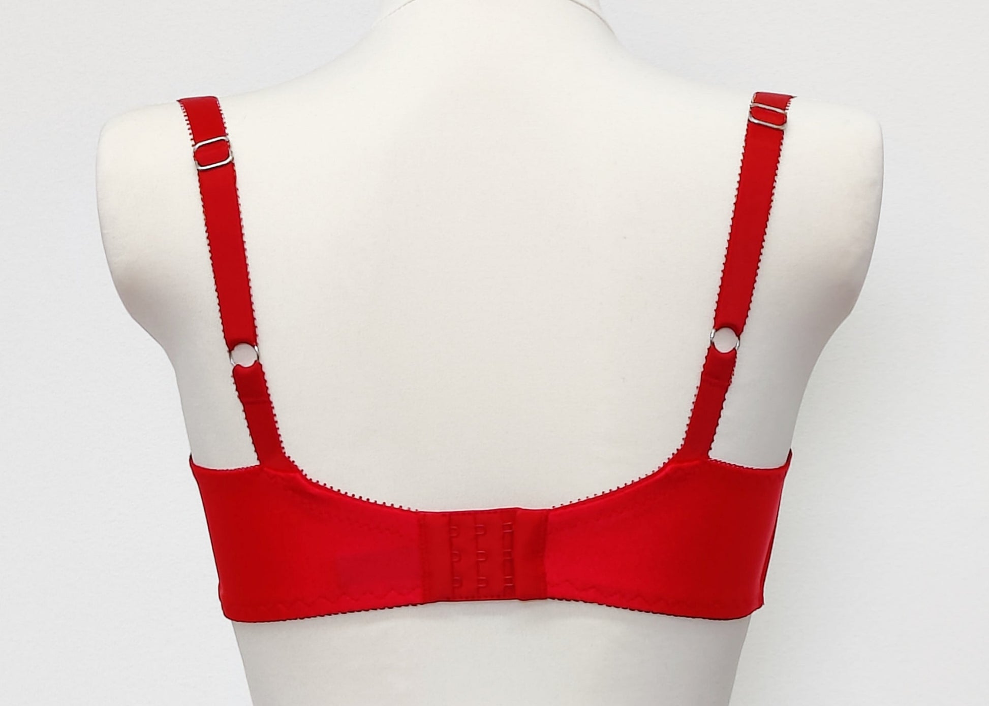 red quarter cup Gina bra, back view
