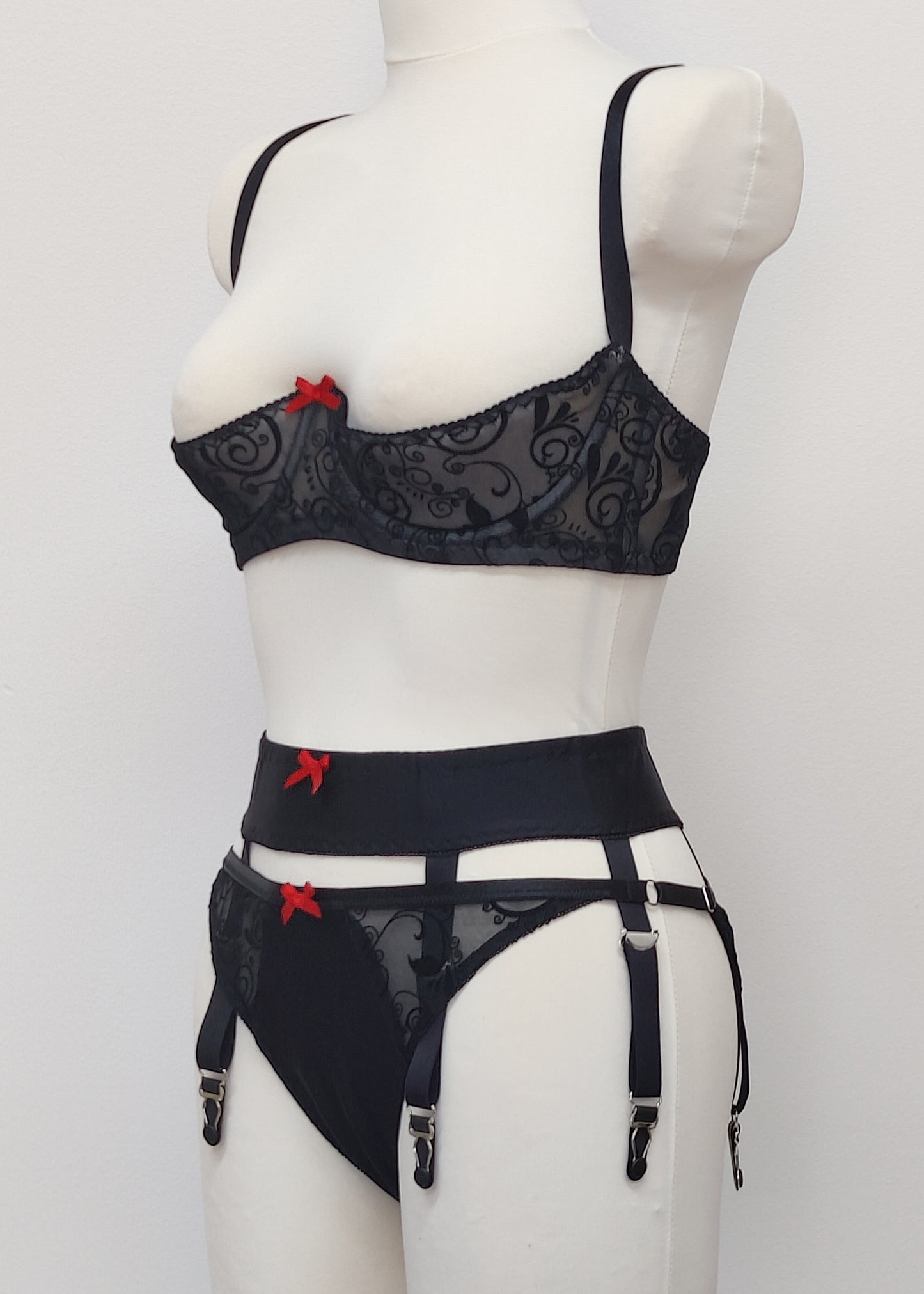 Black MAYA Shelf bra