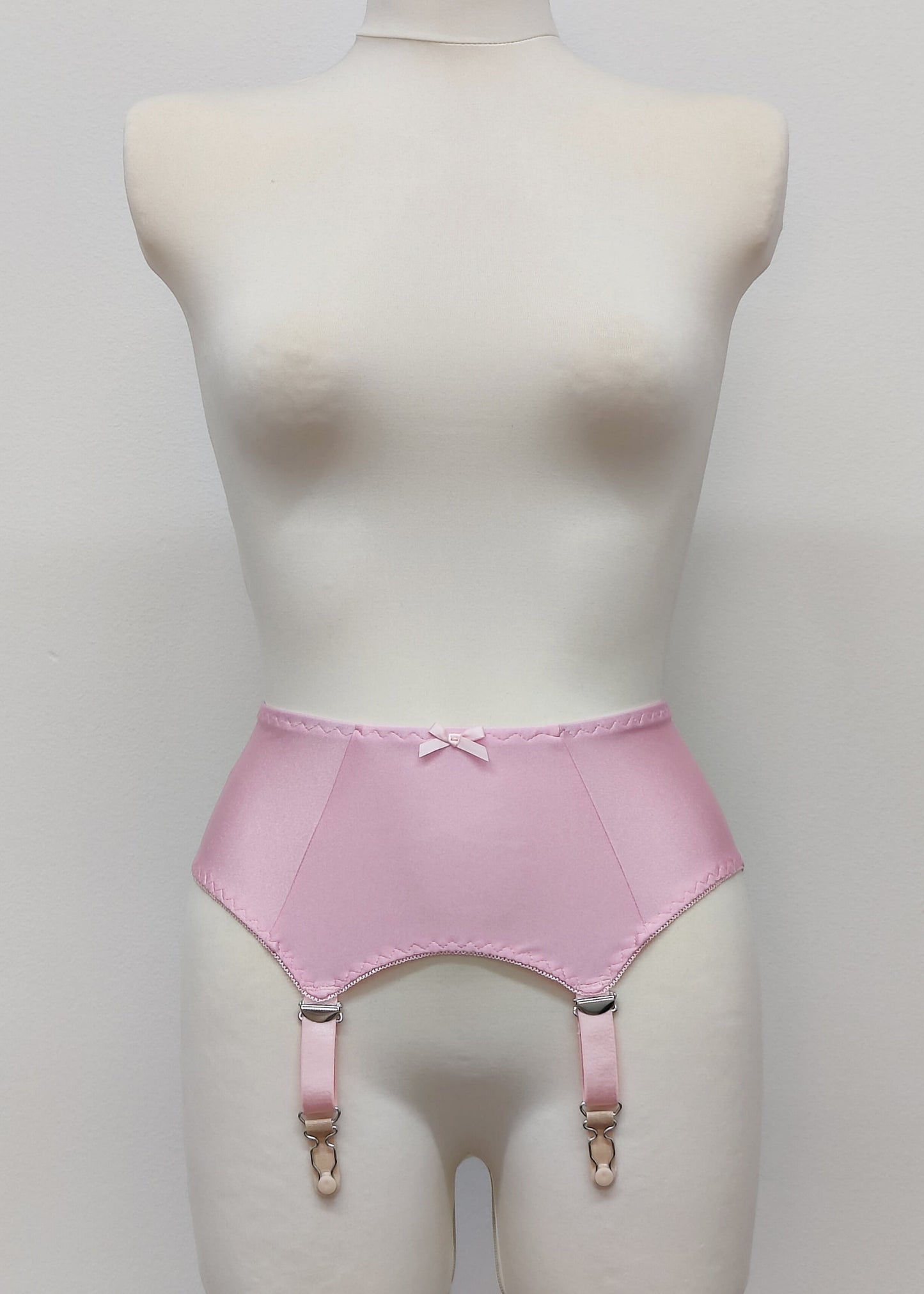 pink 4 strap, vintage style Greta garter belt