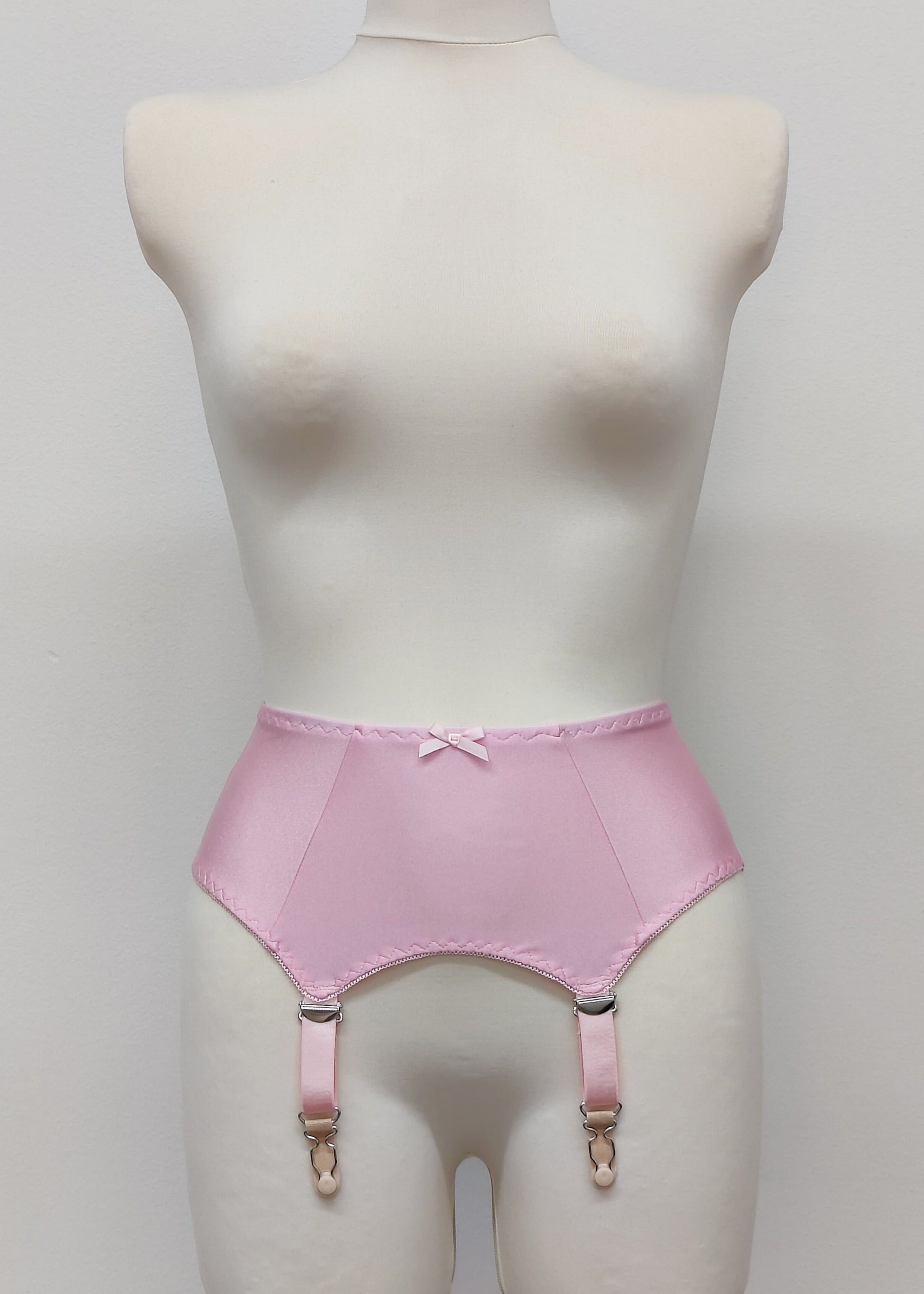 pink 4 strap, vintage style Greta garter belt