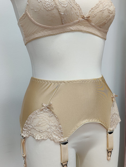 beige 6 strap garter belt with side lace panels