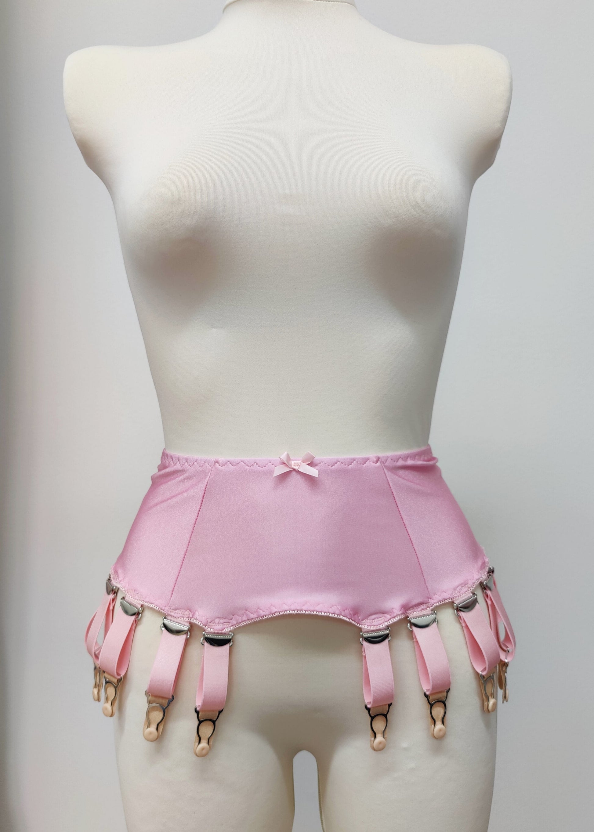 pink 12 strap, vintage style Greta garter belt