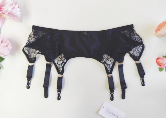 black 6 strap garter belt with lace side panels, size 3XL