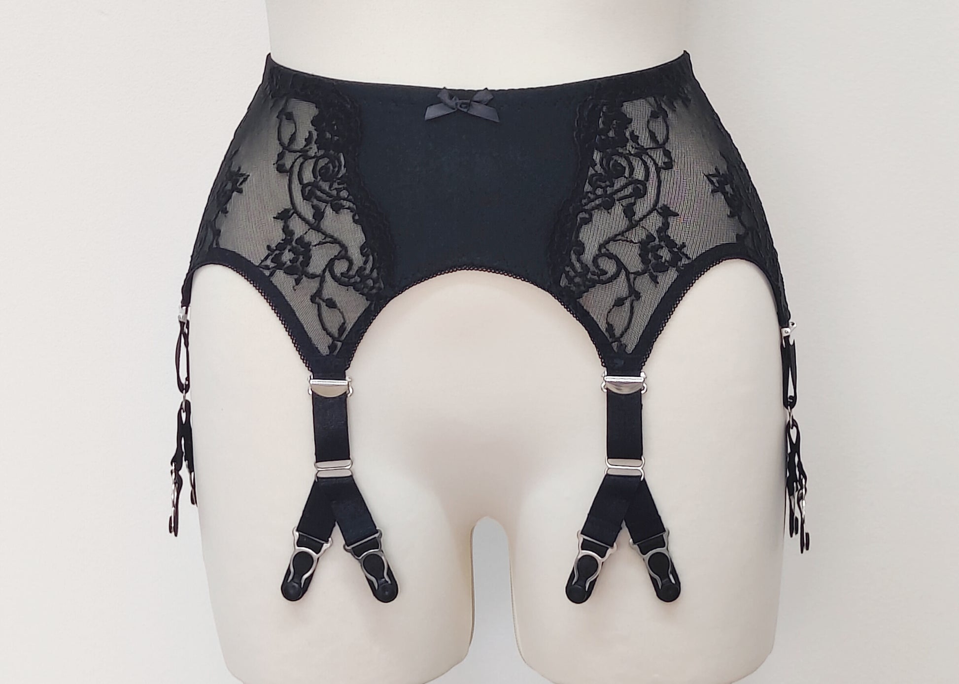 Black High waist Rita garter belt with lace side panels and 6 Y straps