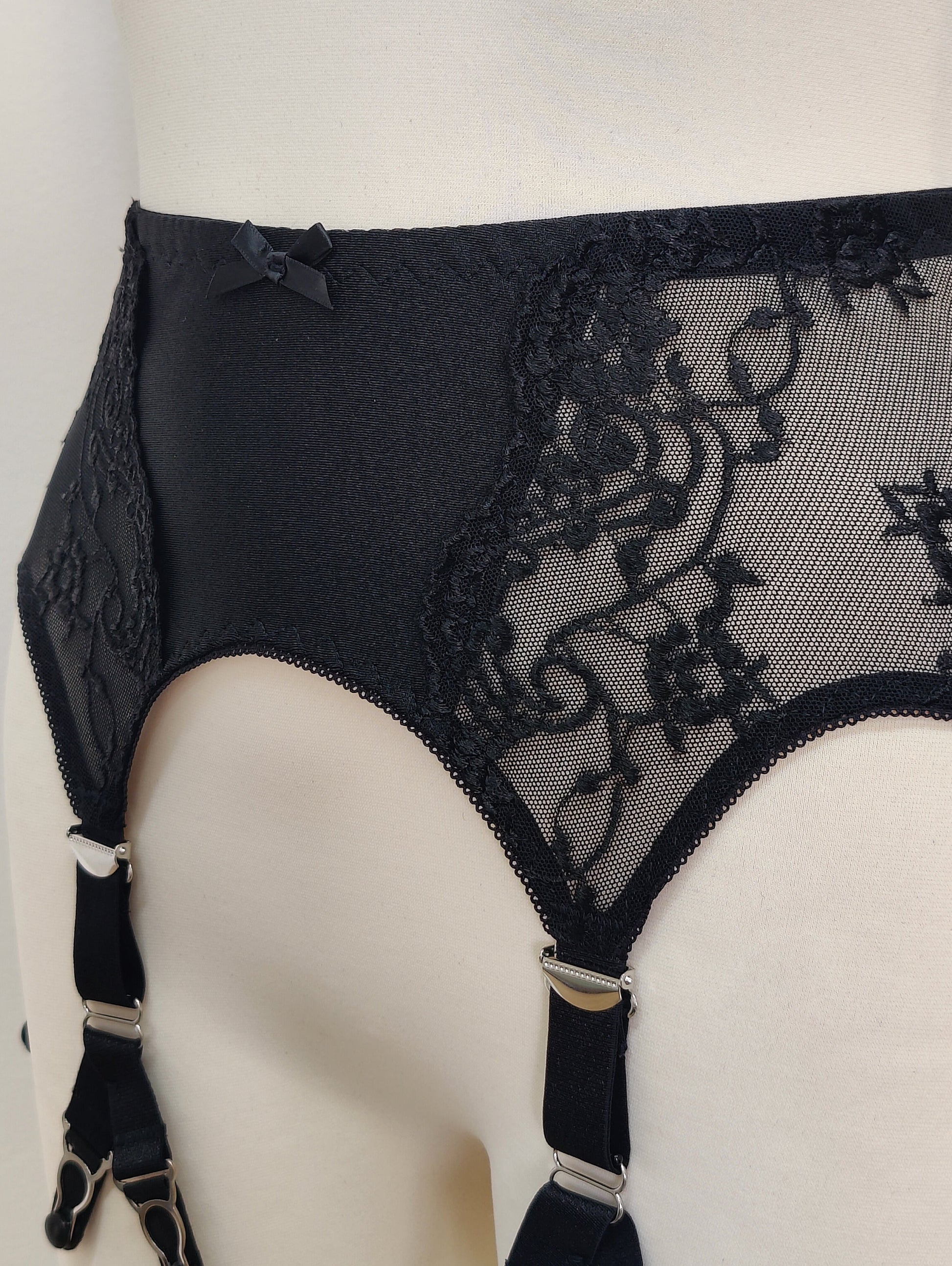 Black High waist Rita garter belt with lace side panels and 6 Y straps
