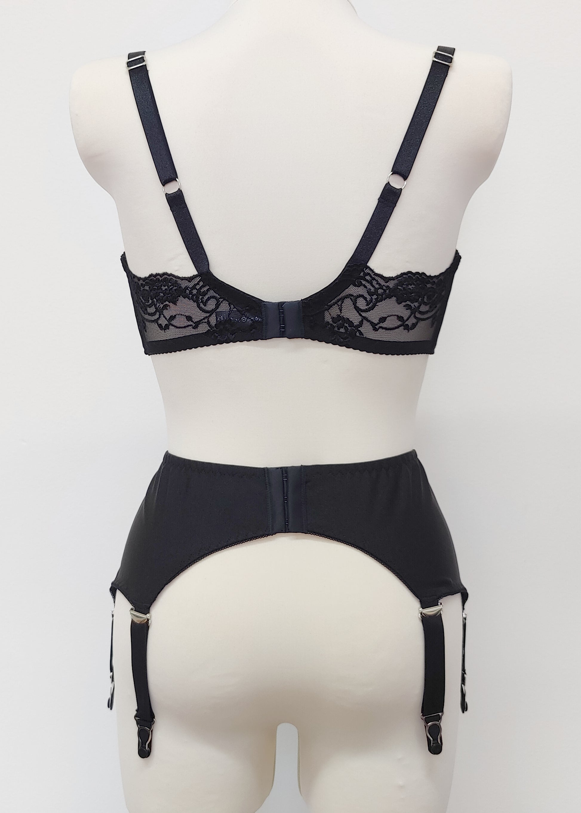 black lace Vivian bra, back view