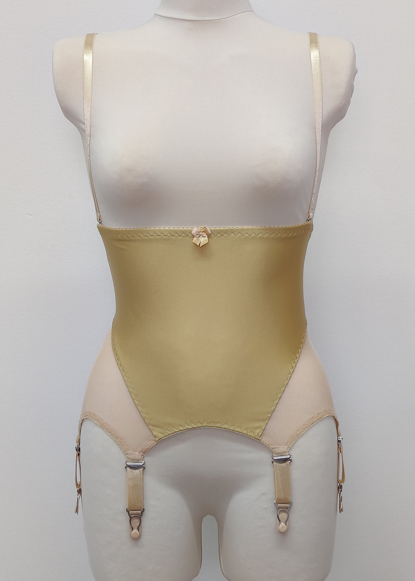 High-waist, Pull-on SOPHIE Garter belt in size S-4XL