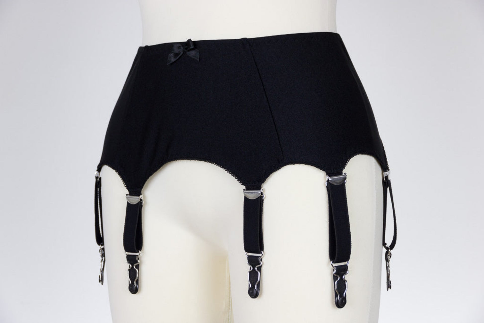 black classic retro style 8 strap Greta garter belt