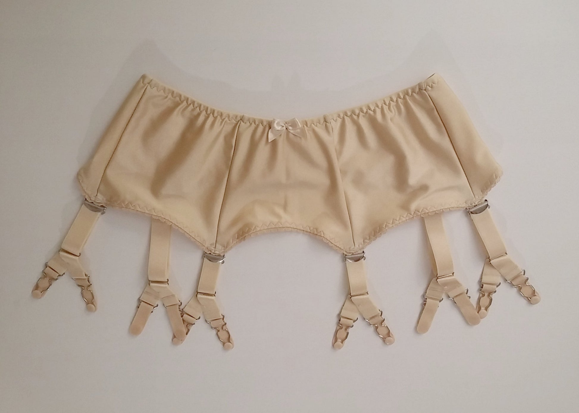 beige Wide Amanda garter belt with 6x Y-straps