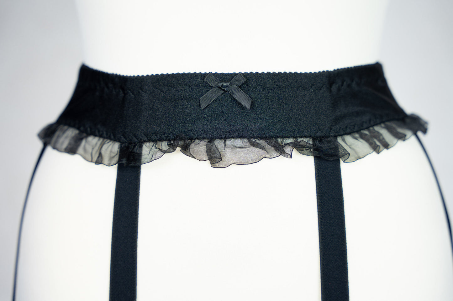 black narrow 60's style Summer garter belt with ruffle trim and 6 straps, detail
