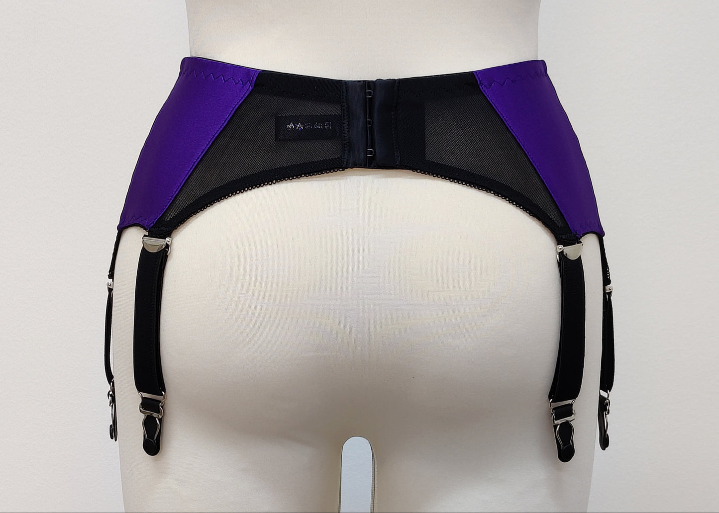 GILDA Retro Garter belt in Black, Magenta, Blue