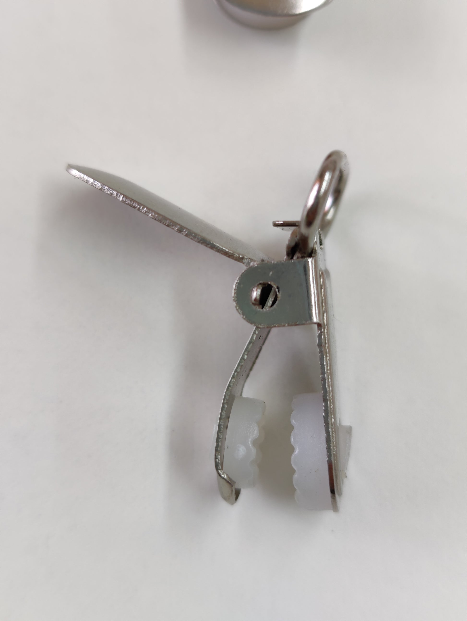 metal clips for garter suspender belts