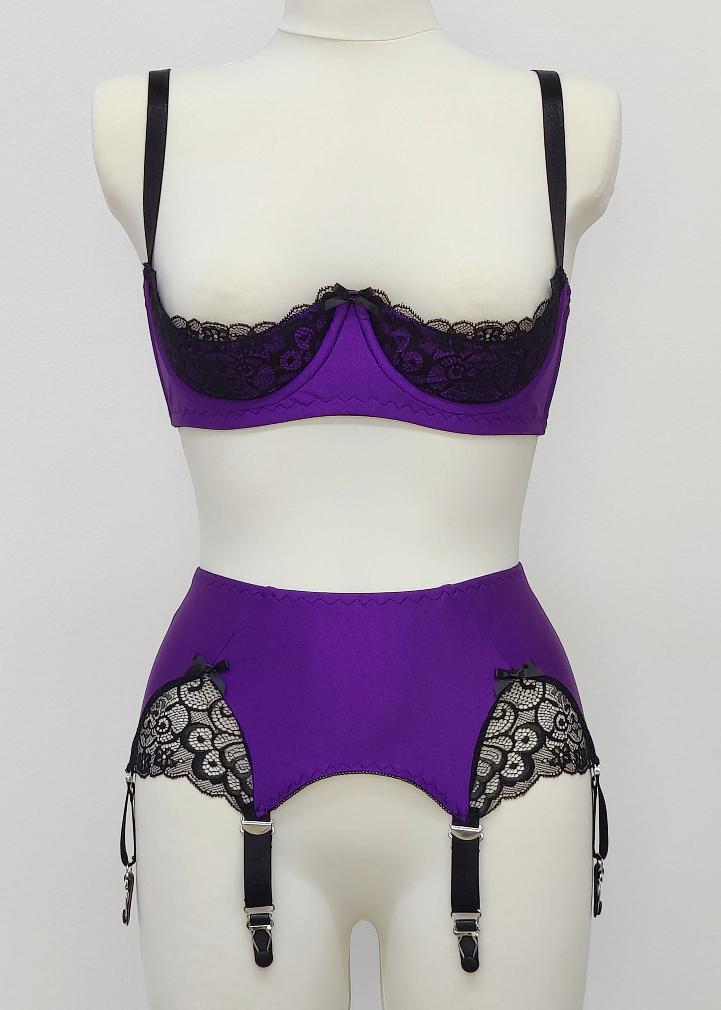 LUCY Quarter cup Lace bra in Colors