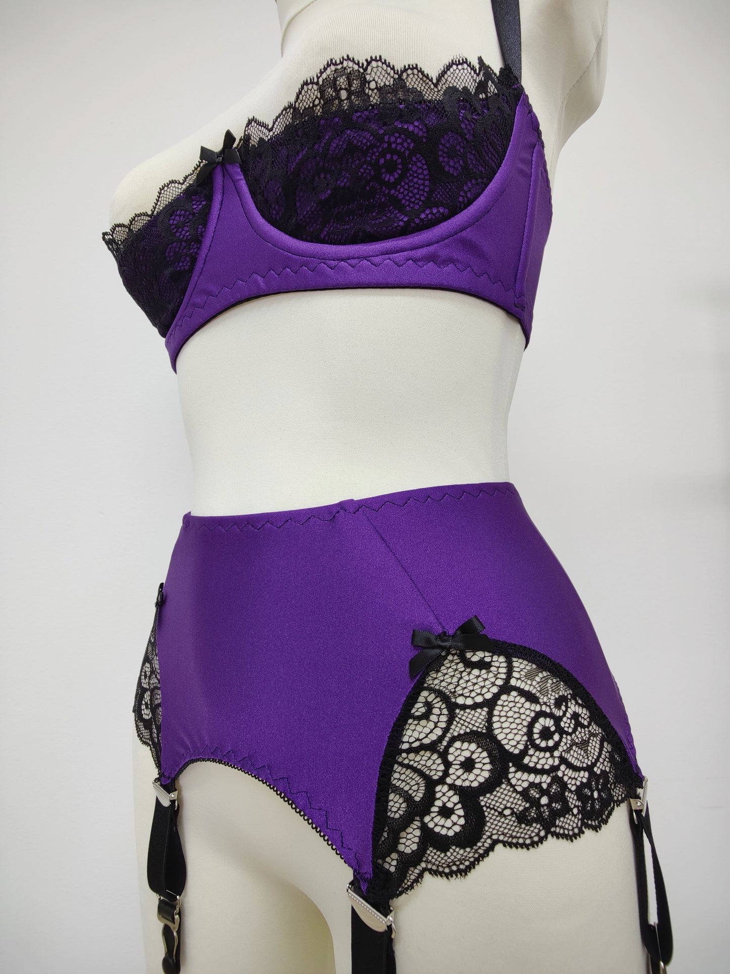 LUCY Quarter cup Lace bra in Colors