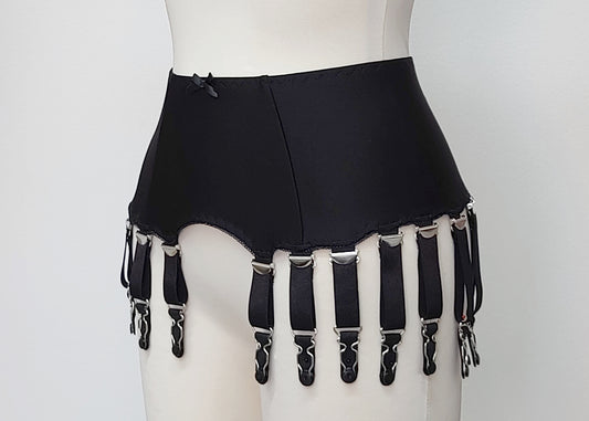 black 16 strap classic Greta garter belt