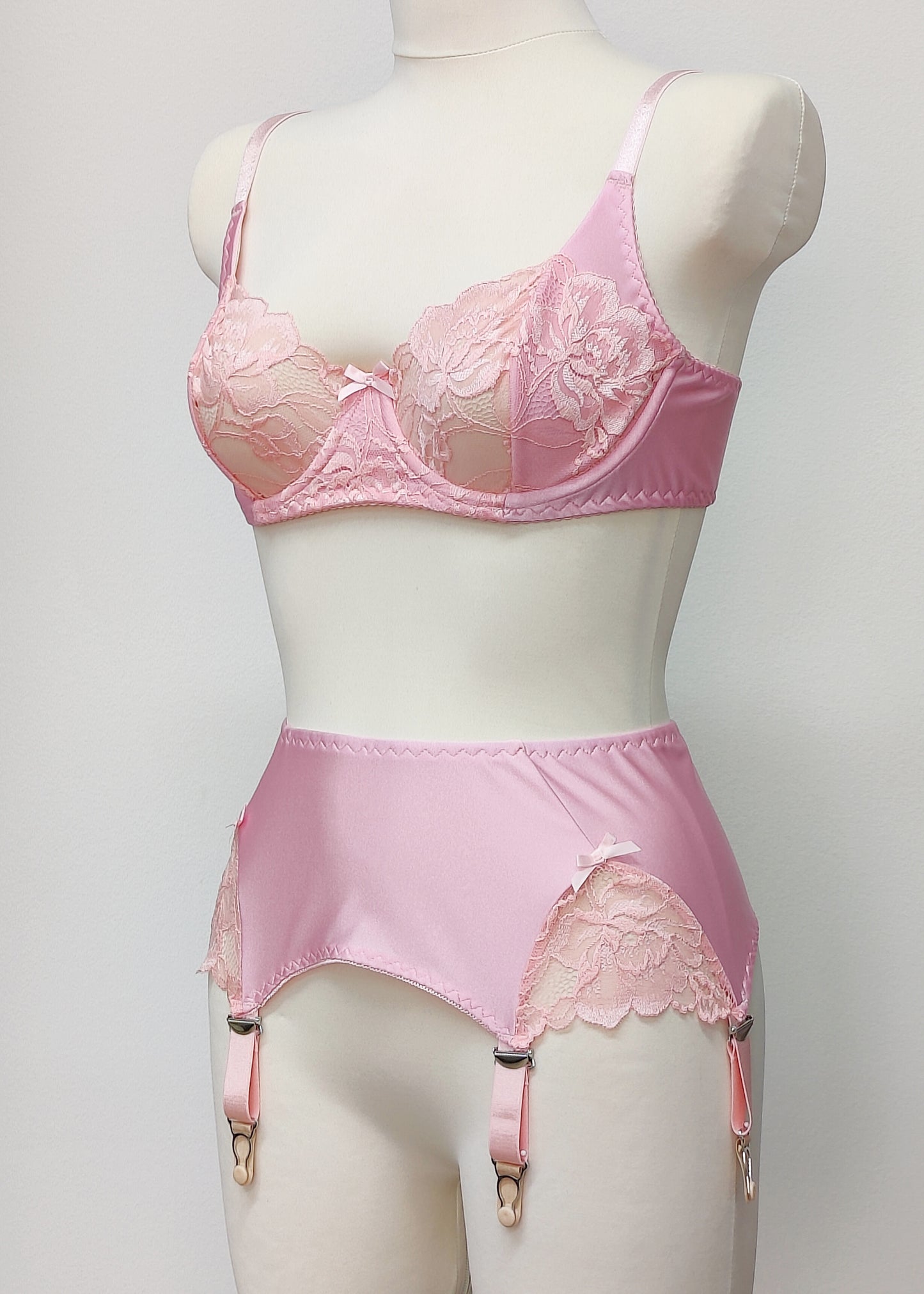 pink 6 strap garter belt with lace side panels