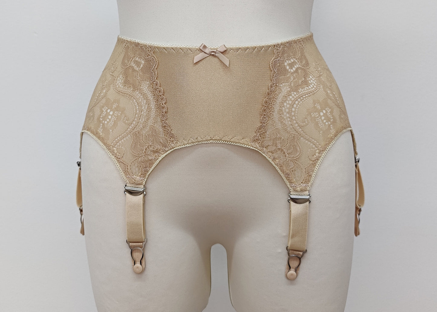 Beige 6 strap retro style garter belt with side lace panels