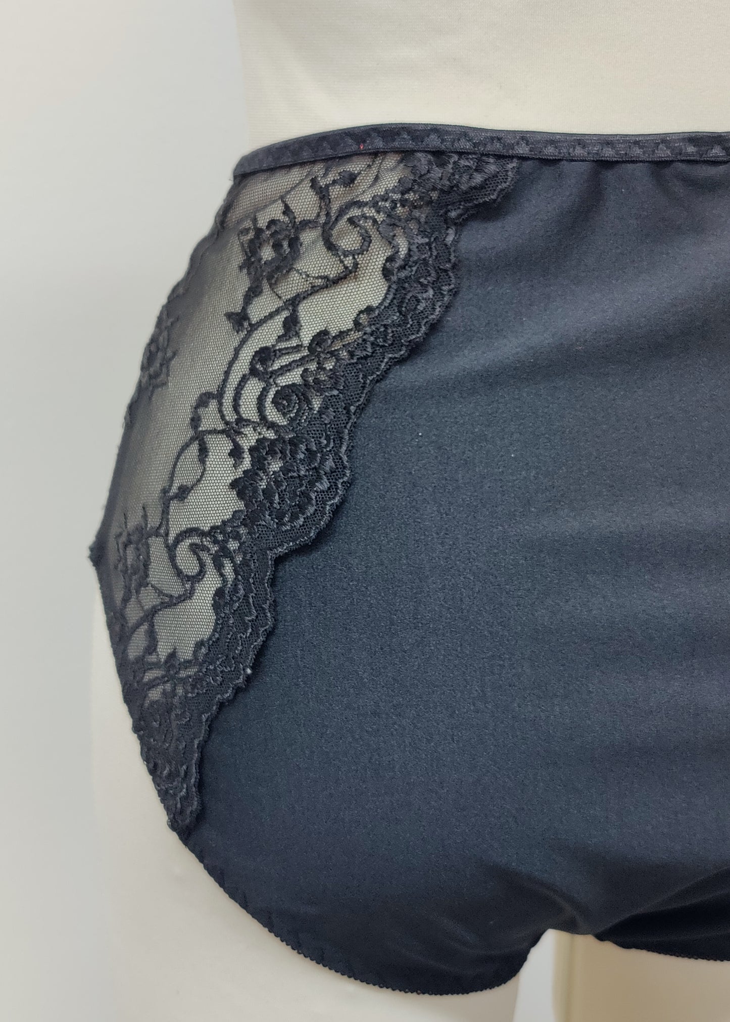 black high waist Eve panties with lace side panels, back view