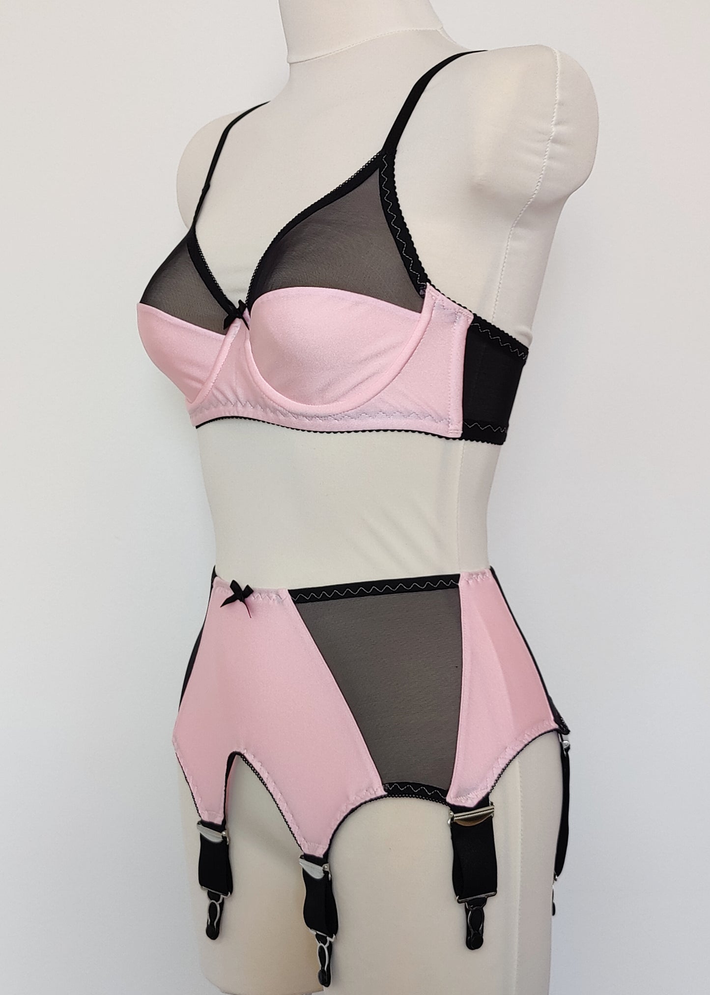 Breiter GRACE Strumpfgürtel in Lila, Magenta, Blau, Burgunderrot Größe XS-3XL