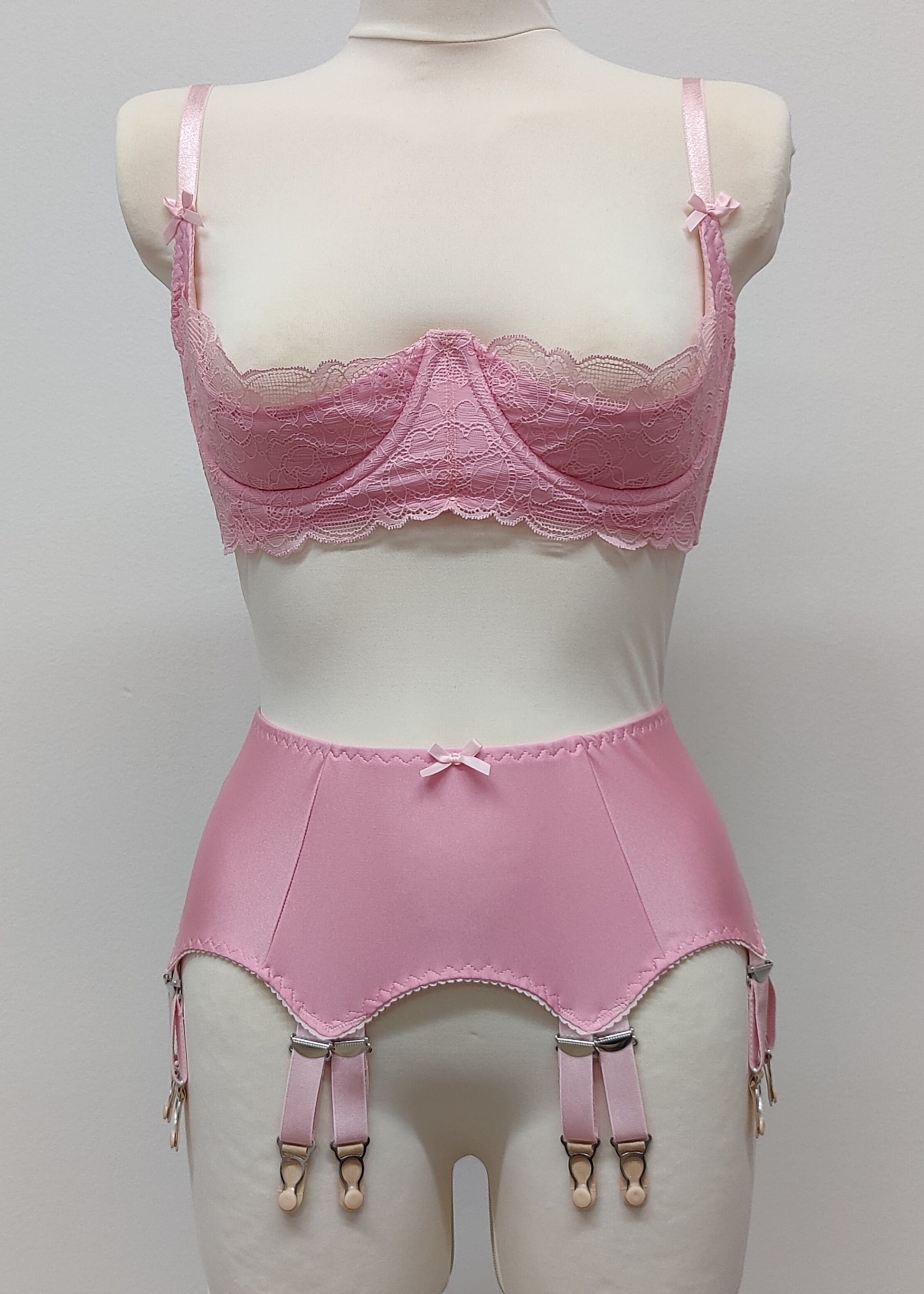 pink retro style garter belt with 6 double straps, here shown with matching Lucrezia bra