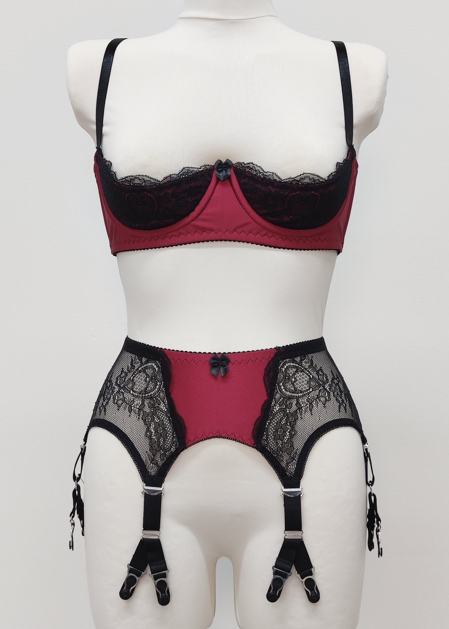 High waist Rita garter belt in maroon color with black lace side panels and 6 Y straps, here shown with matching Lucy quarter cup bra