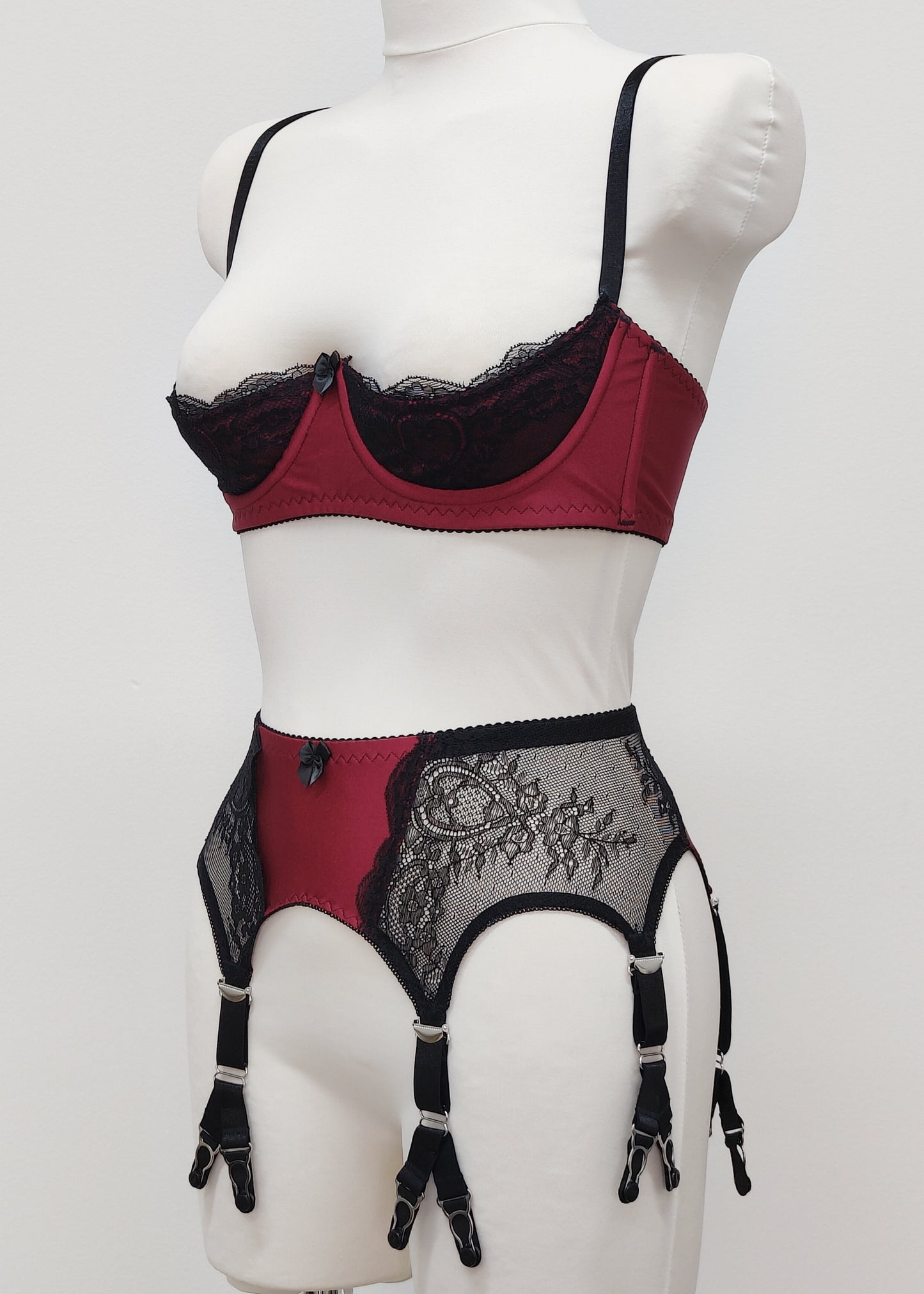 High waist Rita garter belt in maroon color with black lace side panels and 6 Y straps, here shown with matching Lucy quarter cup bra, side view
