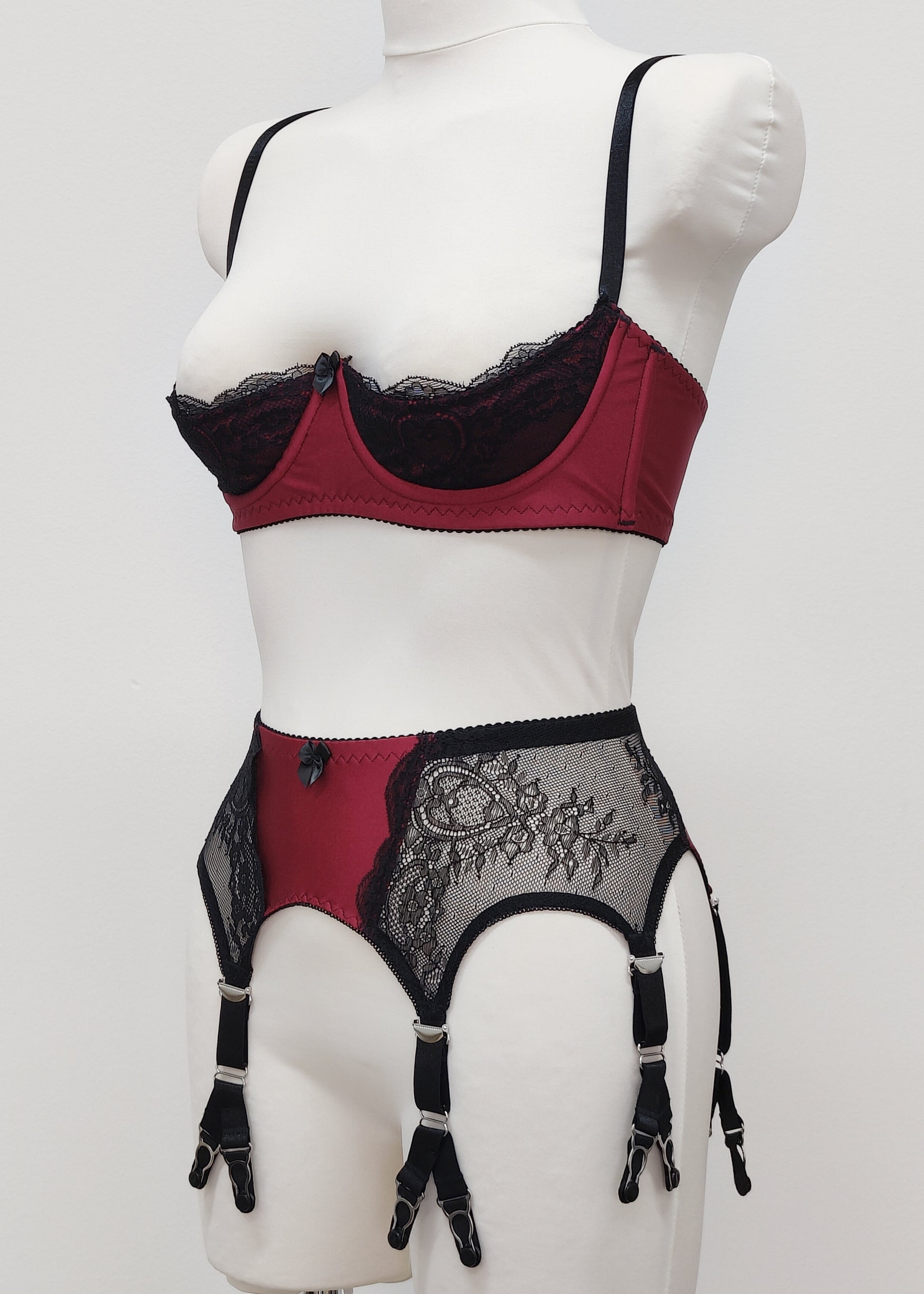 High waist Rita garter belt in maroon color with black lace side panels and 6 Y straps, here shown with matching Lucy quarter cup bra, side view