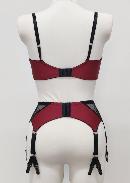 High waist Rita garter belt in maroon color with black lace side panels and 6 Y straps, here shown with matching Lucy quarter cup bra, back view