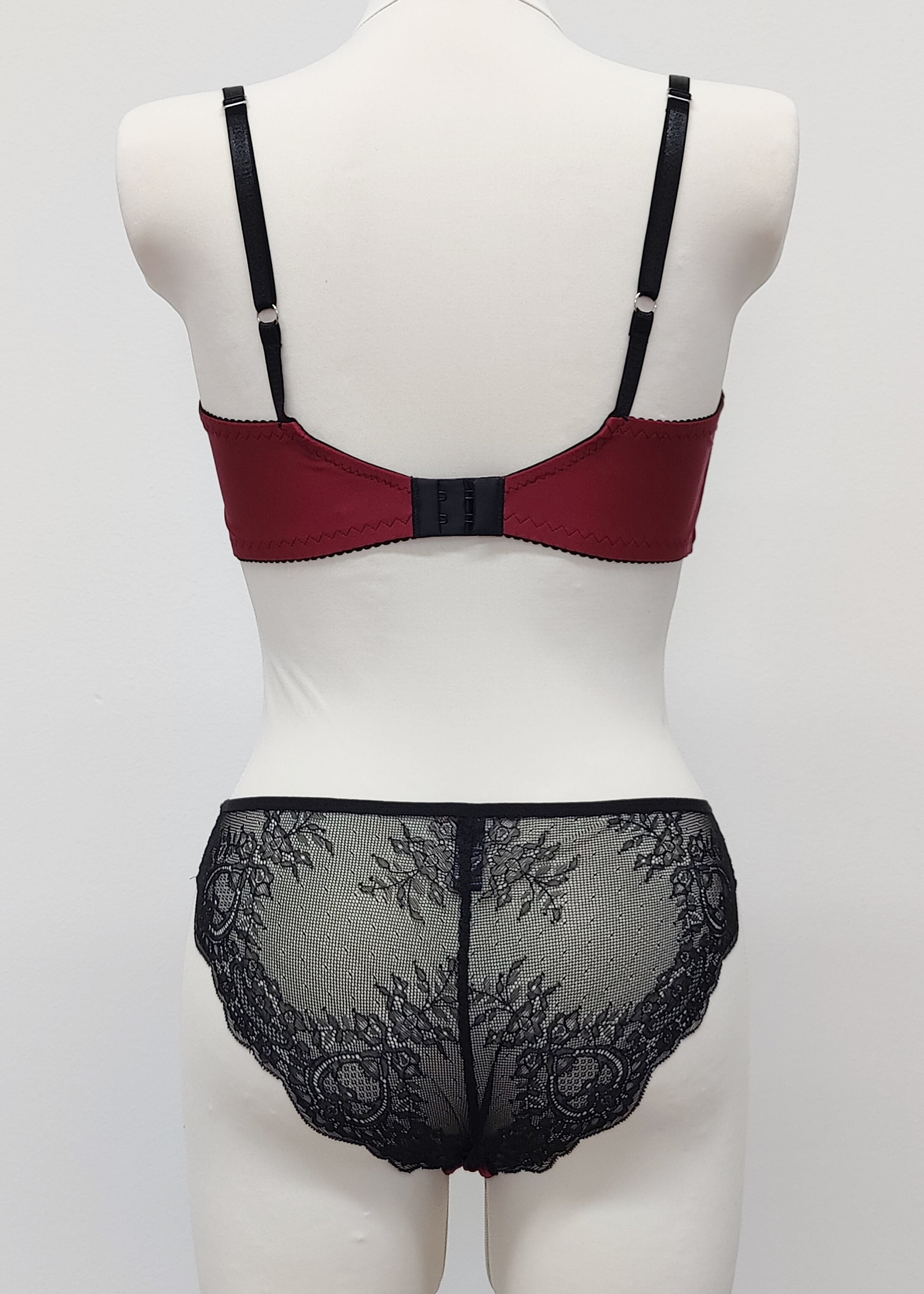 Zigi tanga with lace on the back and side panels
