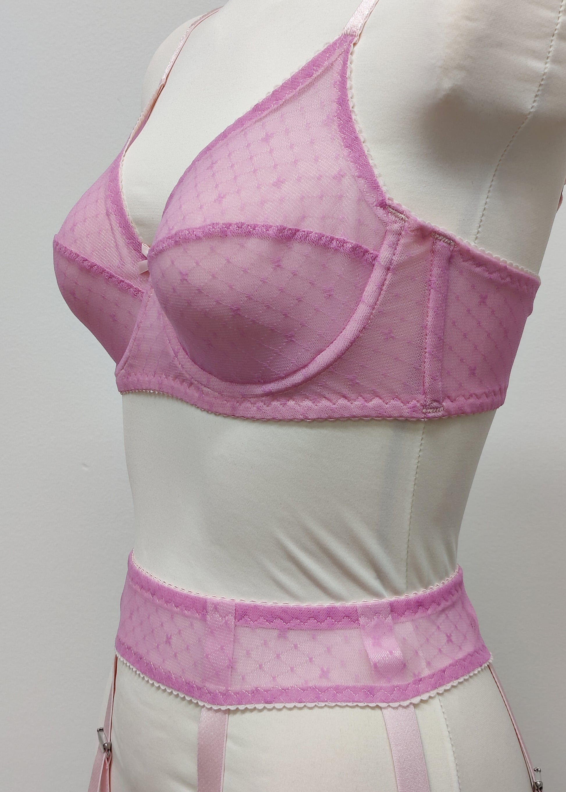 Full cup Lily bra made with fuchsia pink-star mesh fabric, here presented with matching customized Summer suspender belt, side detail