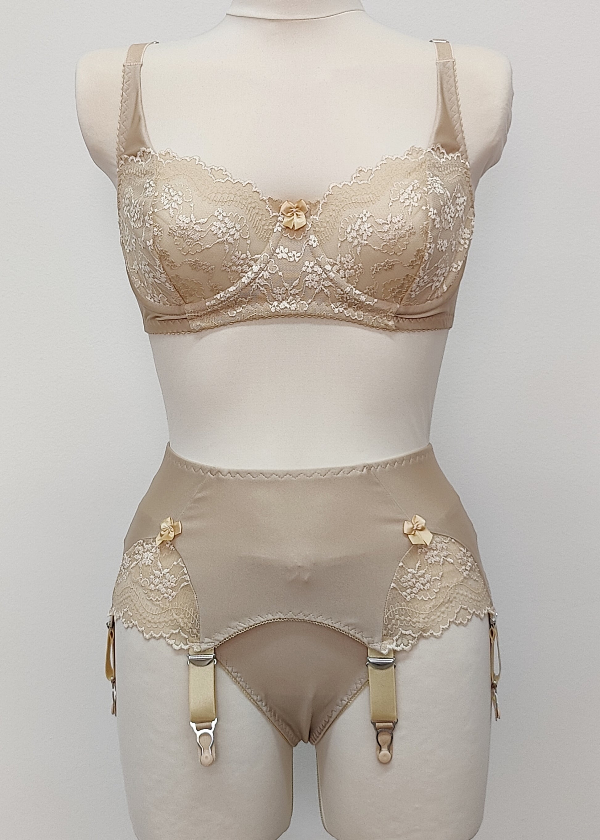 beige 6 strap Scarlett garter belt with side lace panels