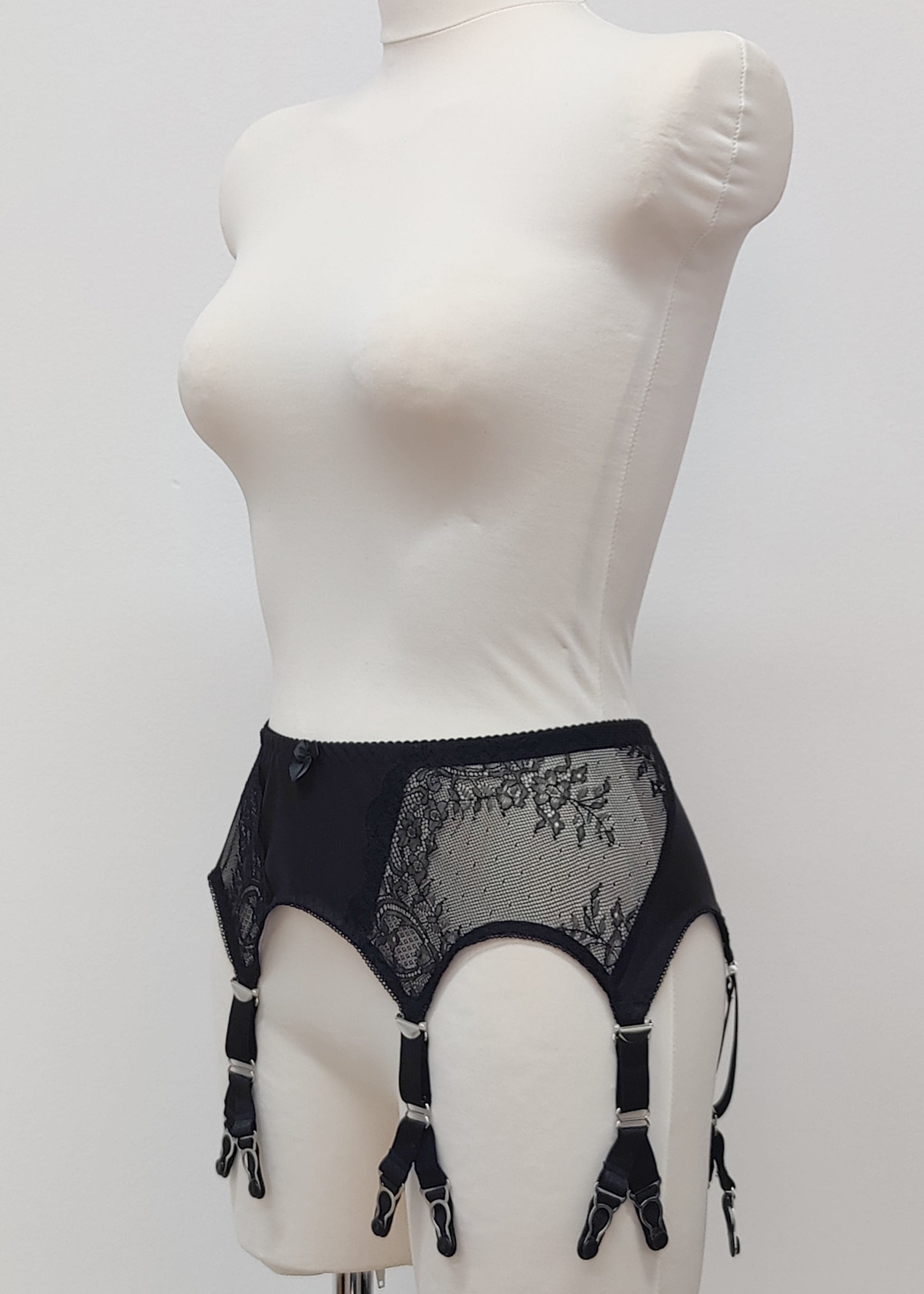 High waist Rita garter belt in black color with black lace side panels and 6 Y strap, side view