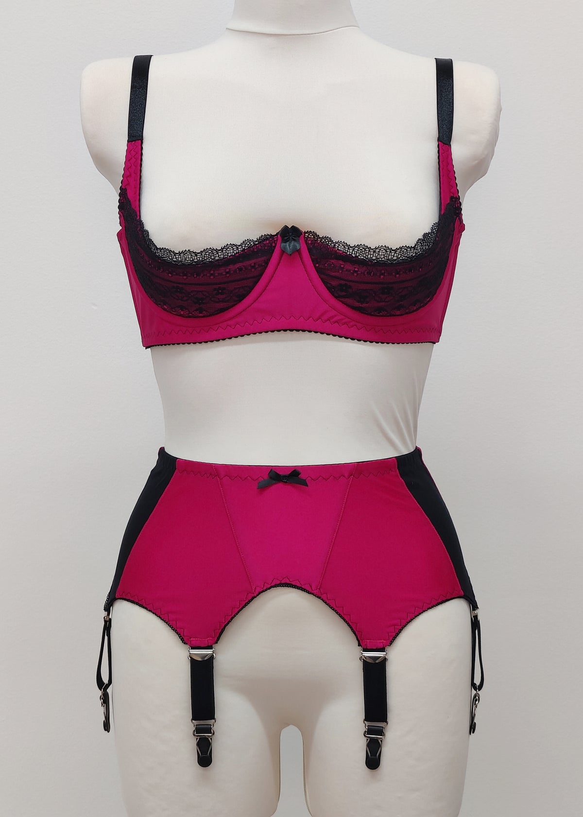 magenta pink, quarter cup Lucy bra with Black lace nr. 2 
