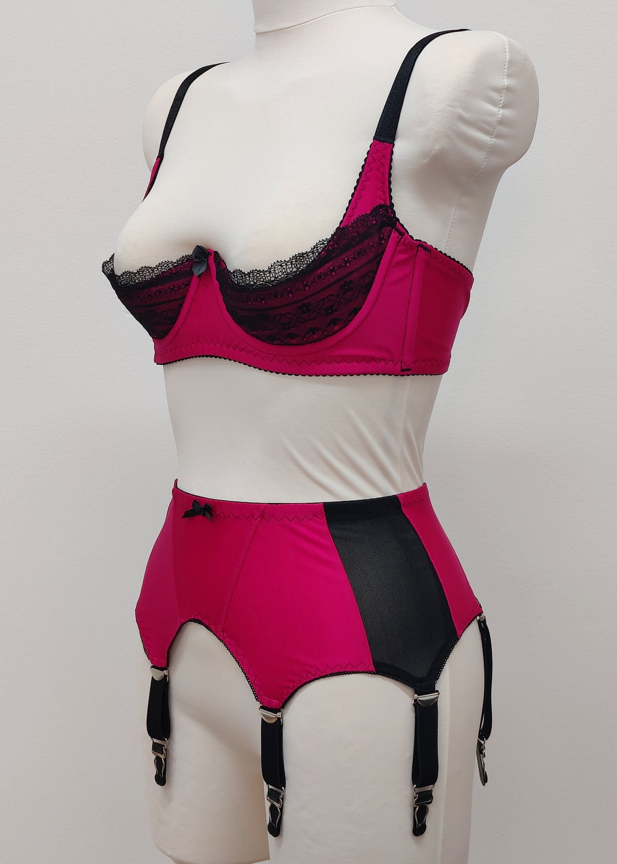magenta pink, quarter cup Lucy bra with Black lace nr. 2 
