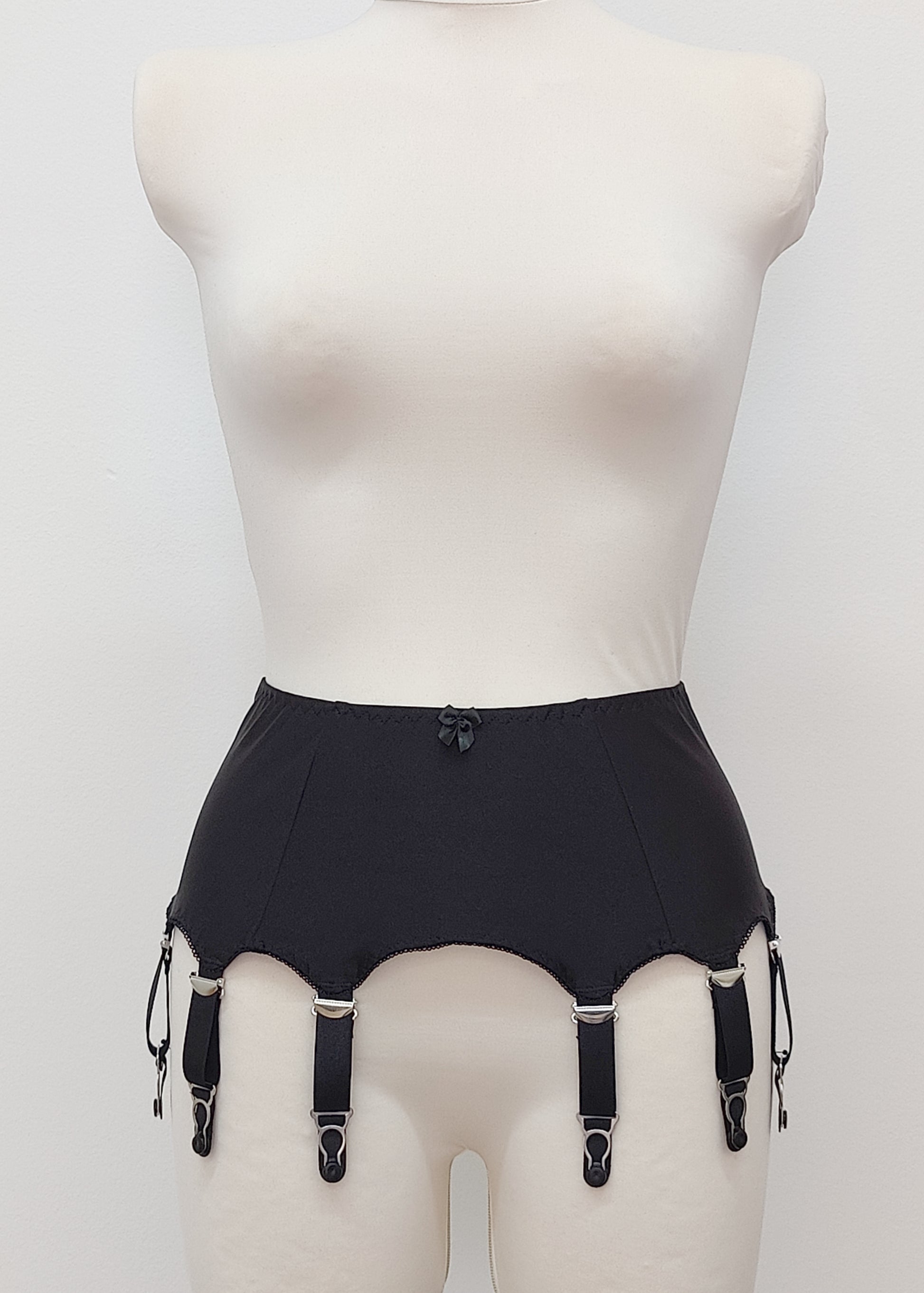 black classic retro style 8 strap Greta garter belt