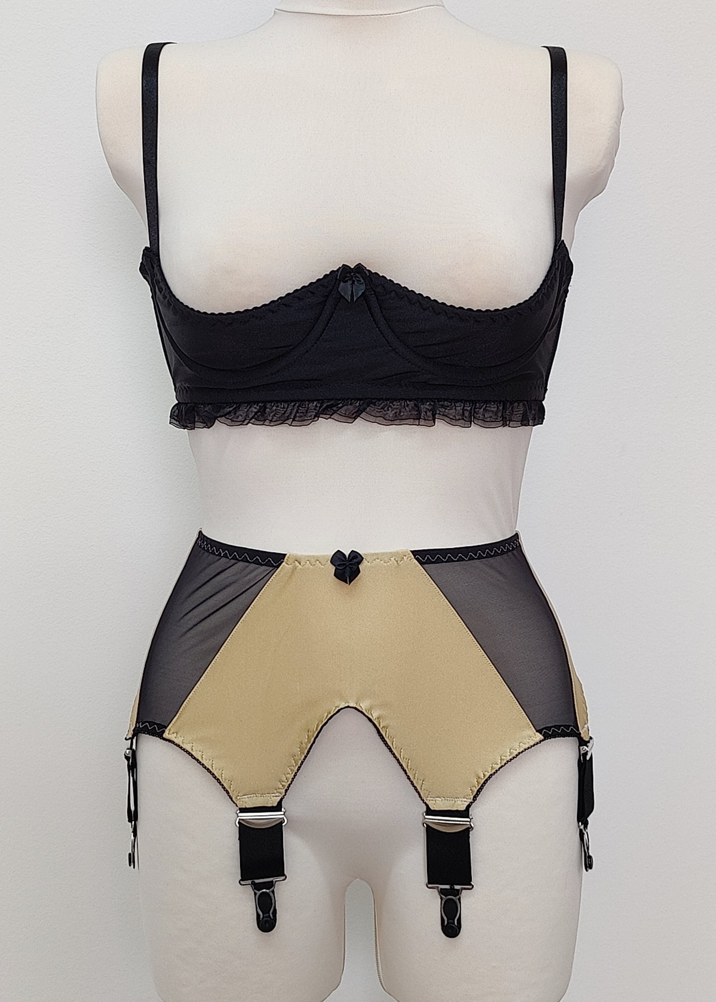 Breiter GRACE Strumpfgürtel in Lila, Magenta, Blau, Burgunderrot Größe XS-3XL