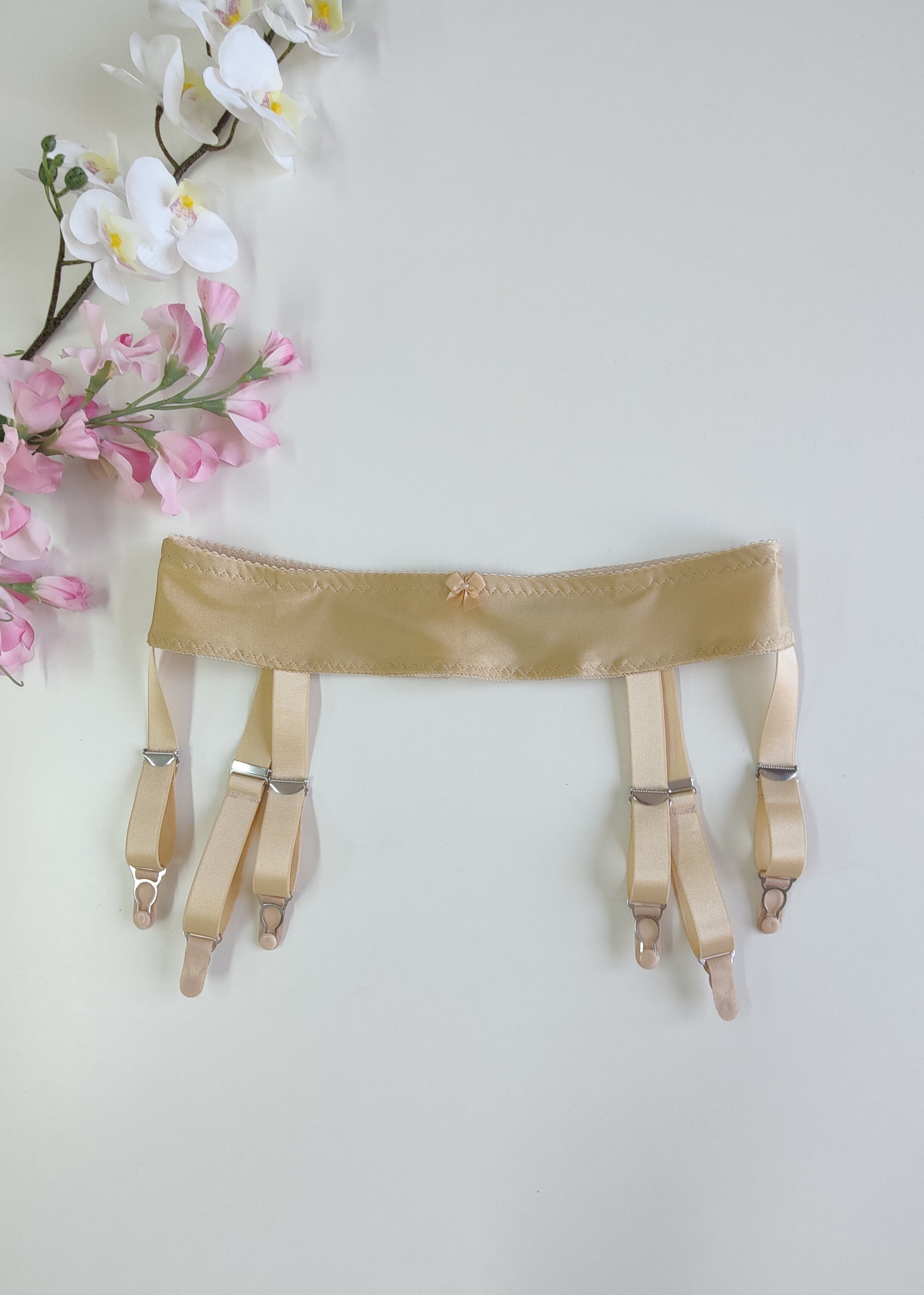 beige narrow 60's style Summer garter belt with 6 straps