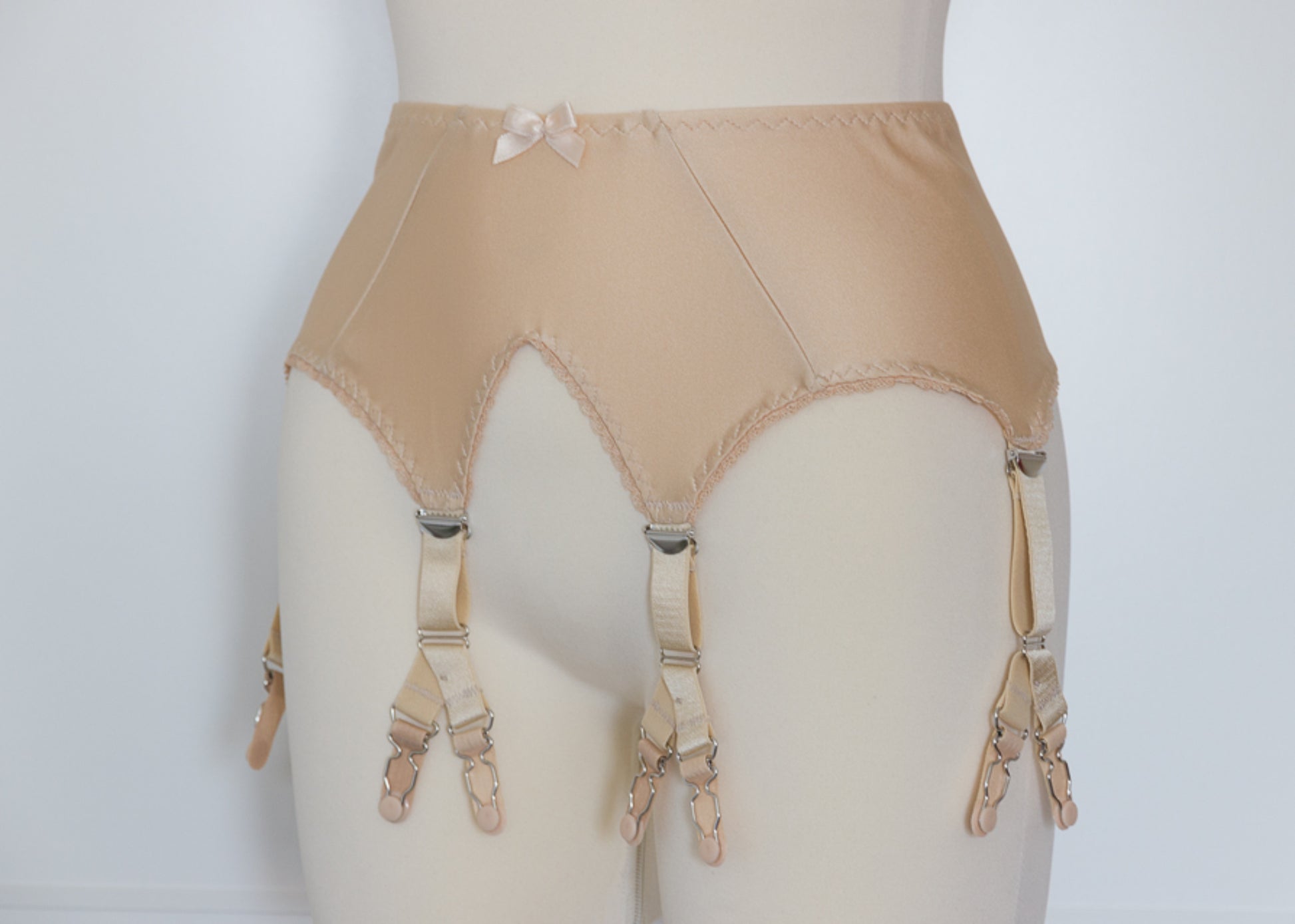 beige Wide Jean garter belt with 6x Y-straps