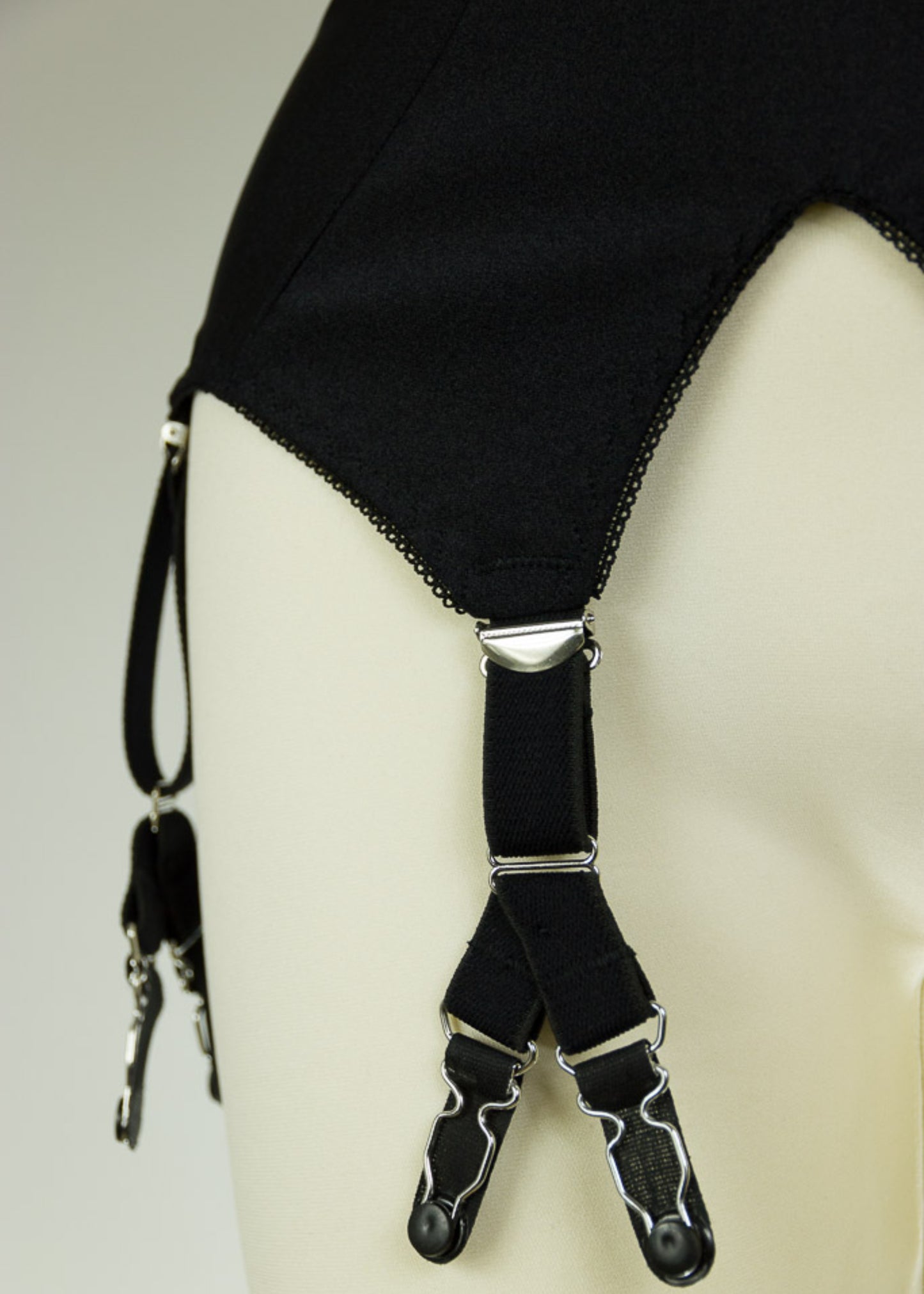 black Wide Jean garter belt with 6x Y-straps, detail