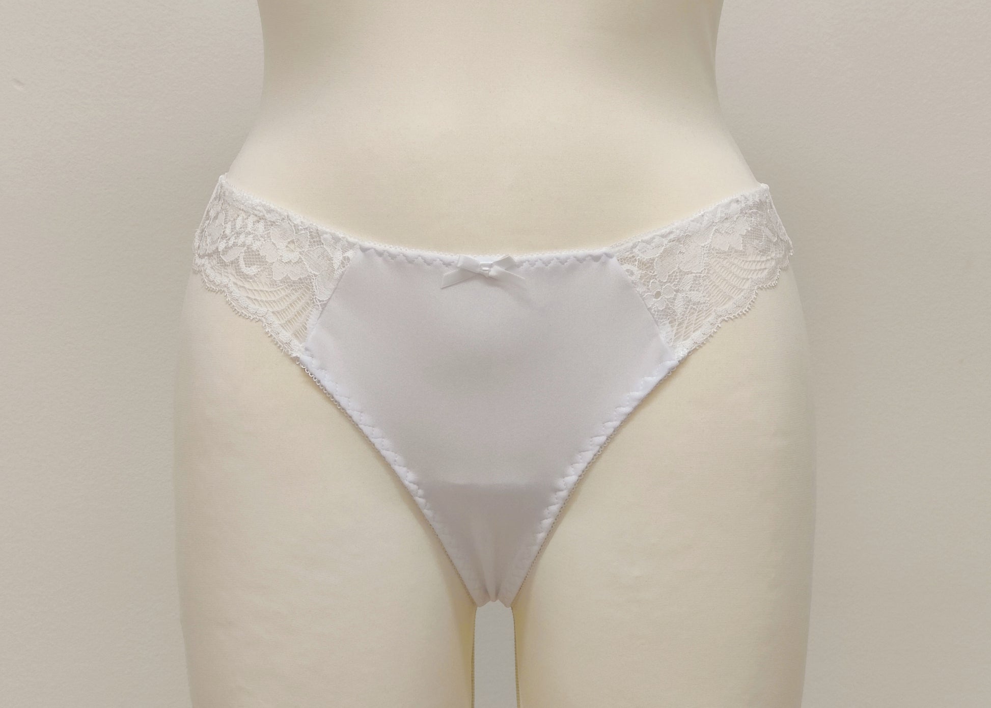 SUZE® V-String Panty - White